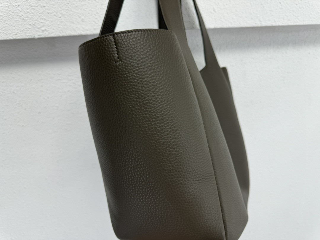 Y*L LE 5 À 7 BEA in grained leather 50×28×18cm