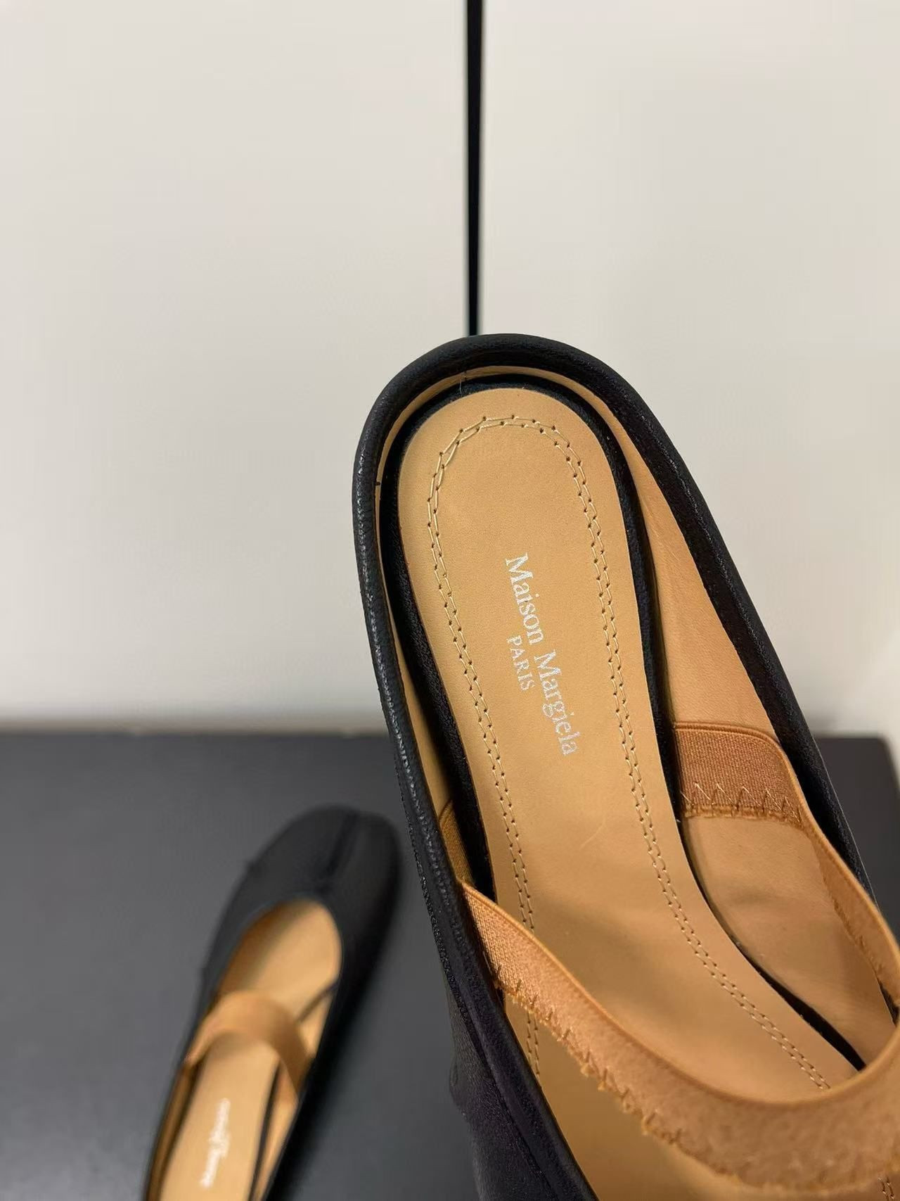 UA Maison Margiela Split-Toe Leather Ballerina Mules Black