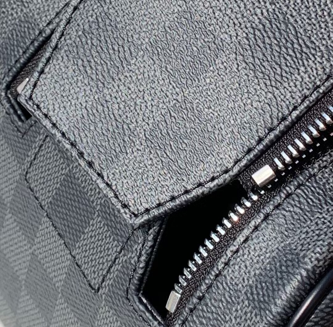 LV Dopp Kit Toilet Pouch M40127 28x16x13cm