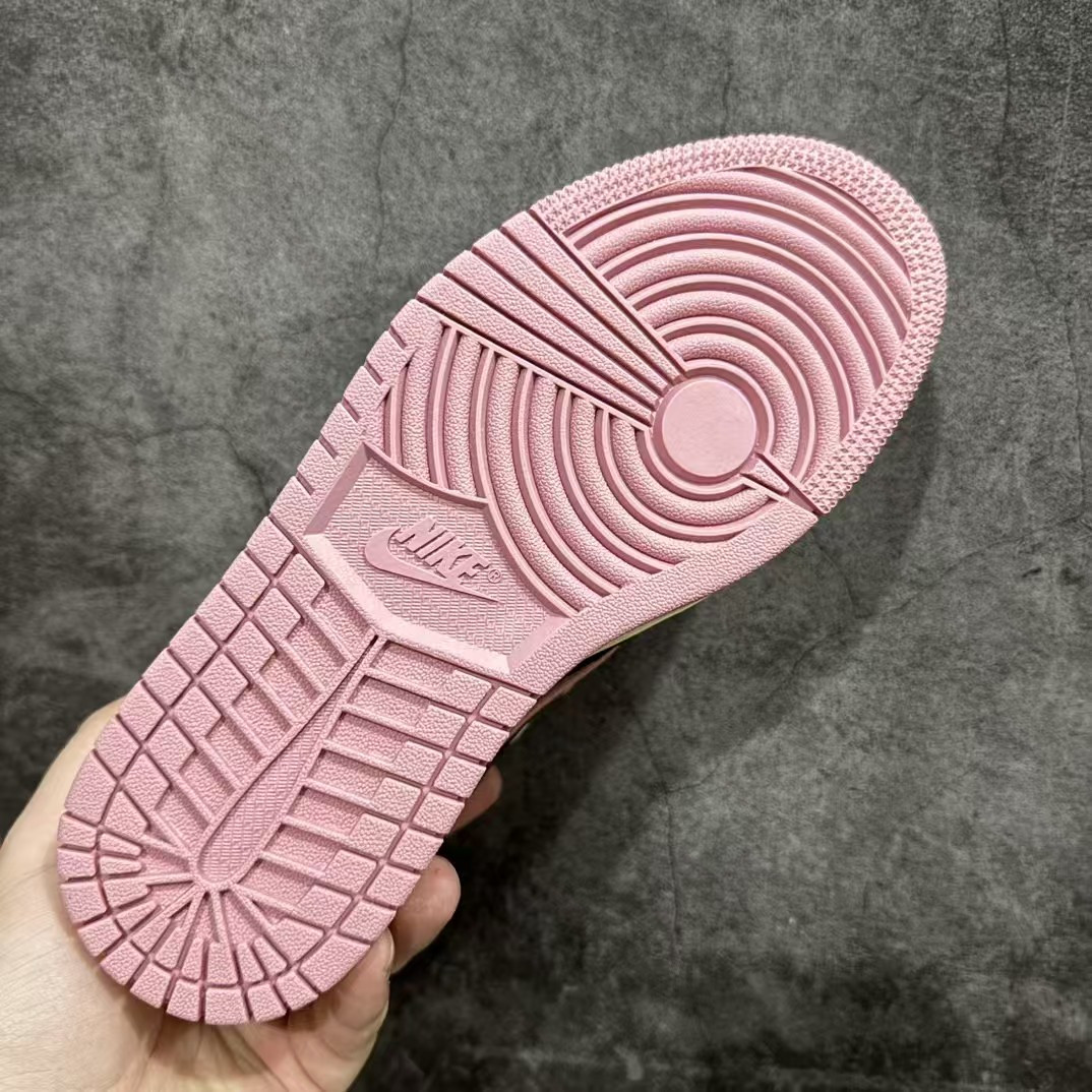 UA NIKE TRAVIS SCOTT X AIR JORDAN 1 LOW