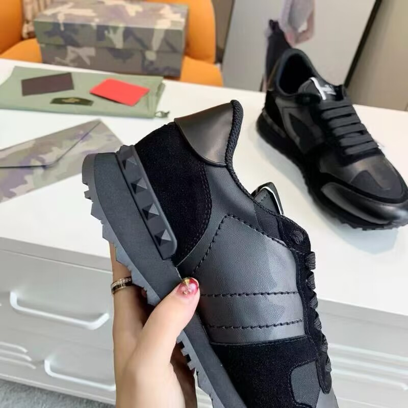 UA va*t*no Garavani Rockrunner