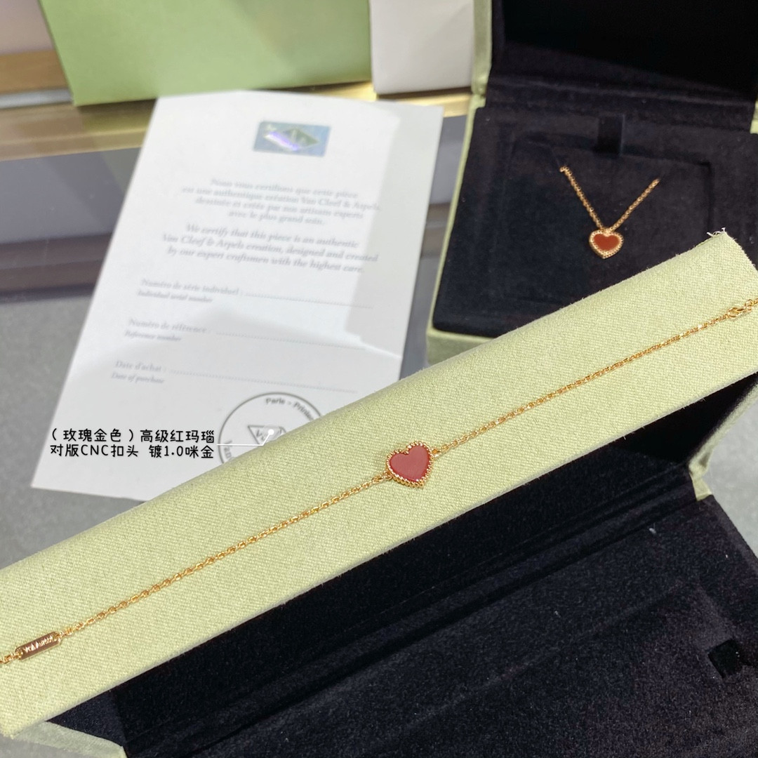 V*N CL*F & Arpels High-grade red agate heart-shaped love Bracelet