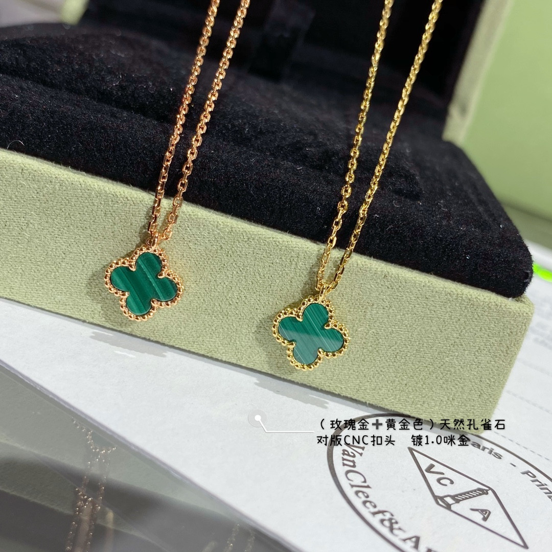 V*N CL*F & Arpels Mini Four-Leaf Clover Necklace Diameter approx 1.0cm, Chain length approx 40+5cm