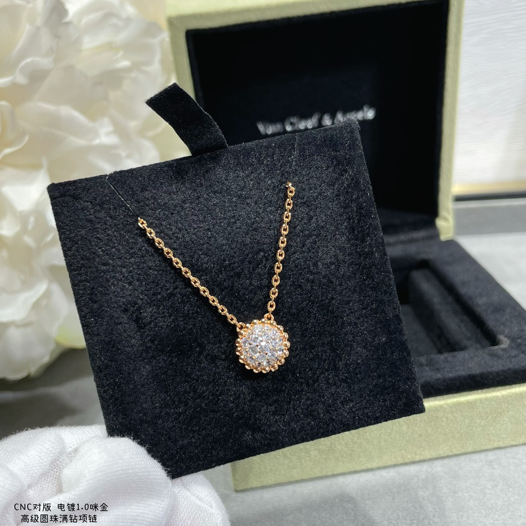 V*N CL*F & Arpels round bead full diamond necklace