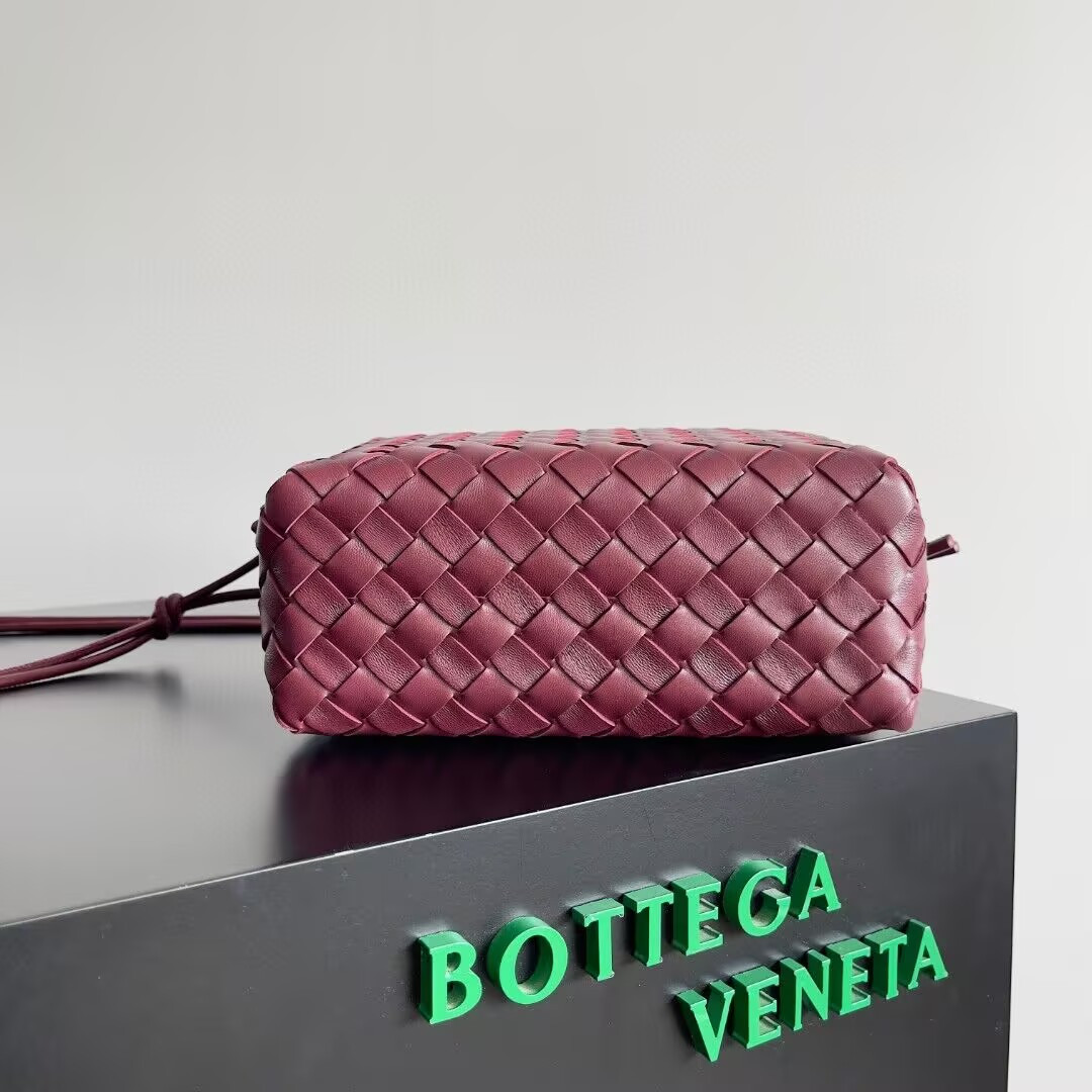 Bo*te*ga Ve*ne*ta Medium Loop Cross-Body Bag 22x15x8cm