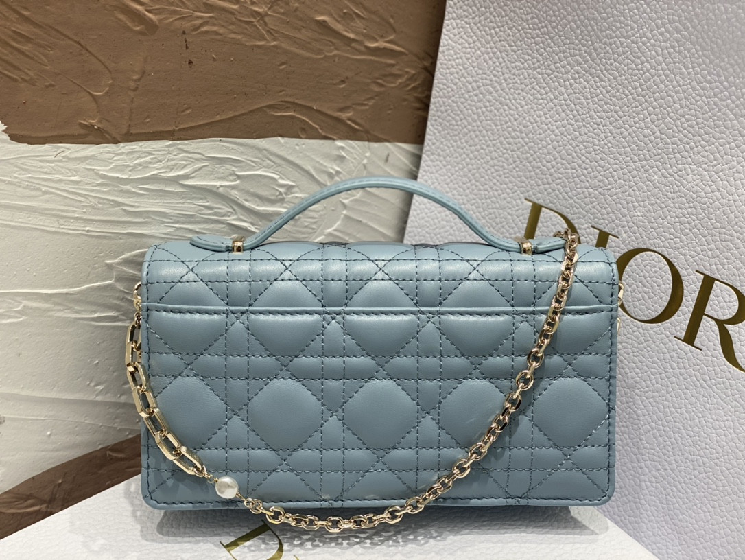 MISS D*0r MINI BAG Cloud Blue Cannage Lambskin S0980ONMJ_M81B 21 x 11.5 x 4.5 cm