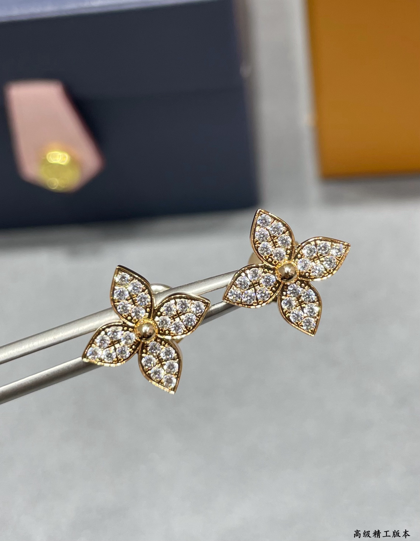 L0*is V*t0n Single flower full diamond Earrings