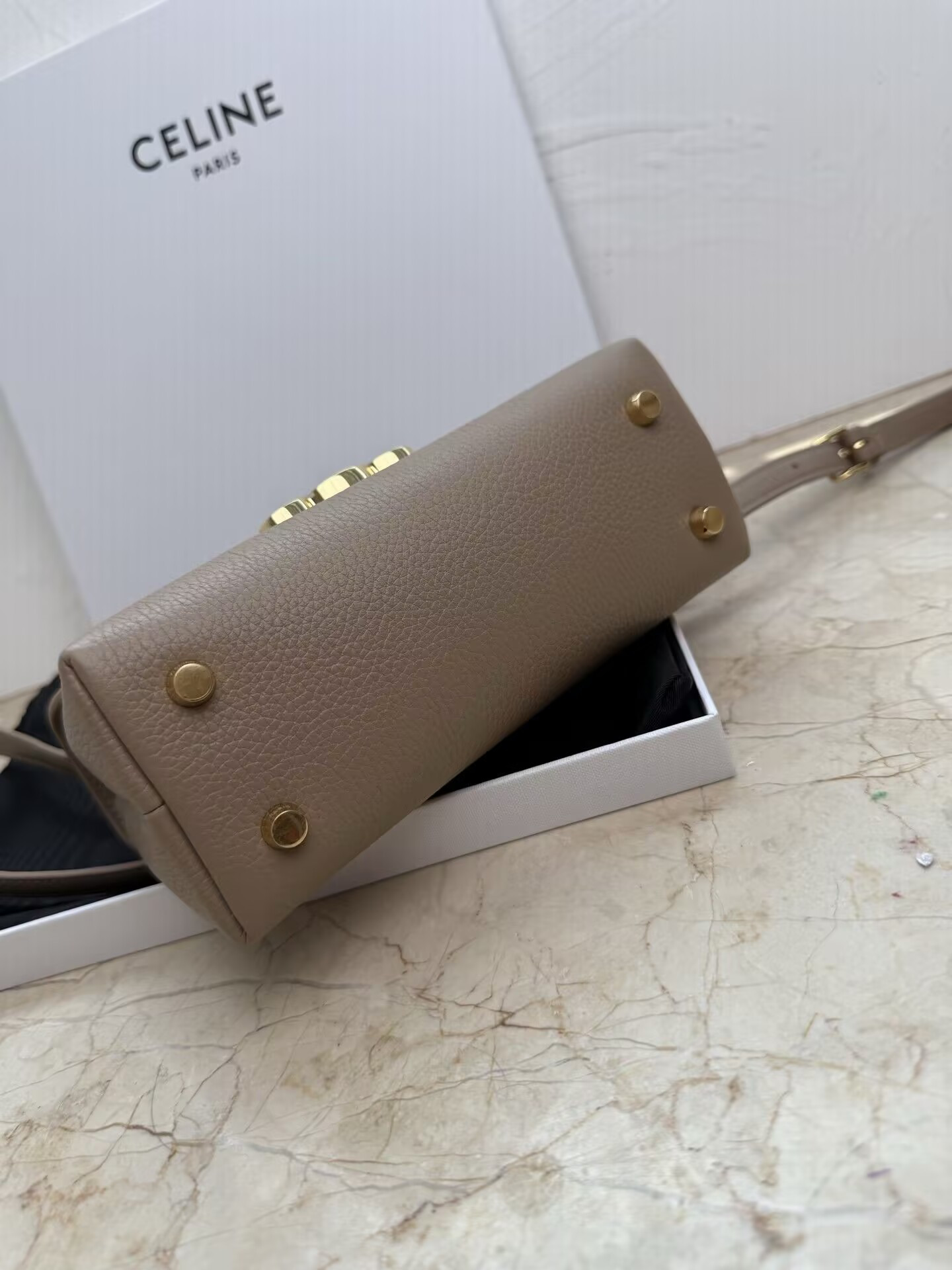 Ce**e Teen Nino Bag In S*pple Graind Calfskin 20.5x13x8cm