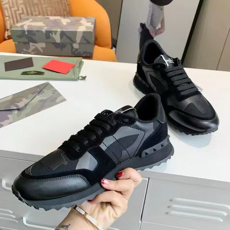 UA va*t*no Garavani Rockrunner