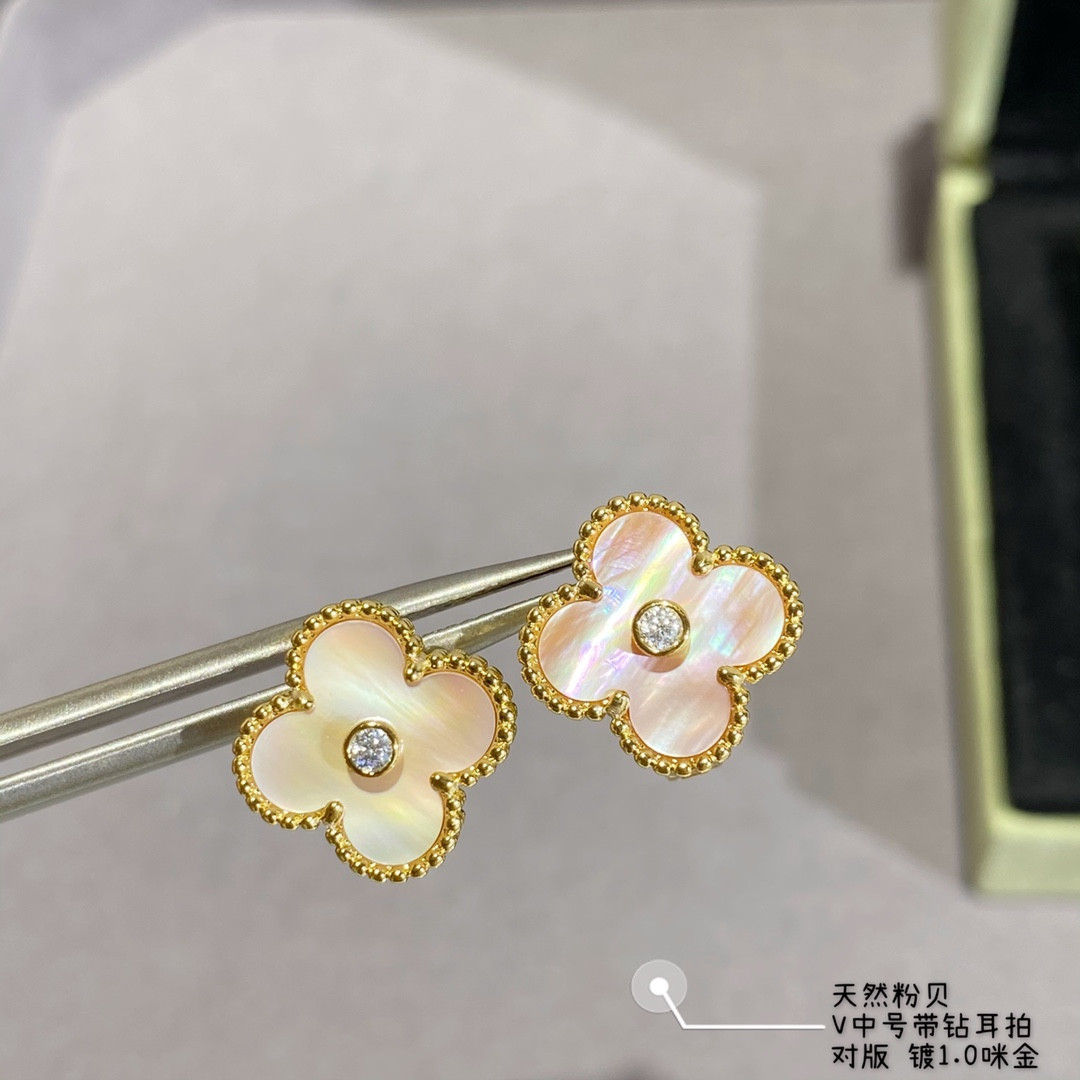 V*N CL*F & Arpels Natural pink shell with diamond four-leaf clover Earrings