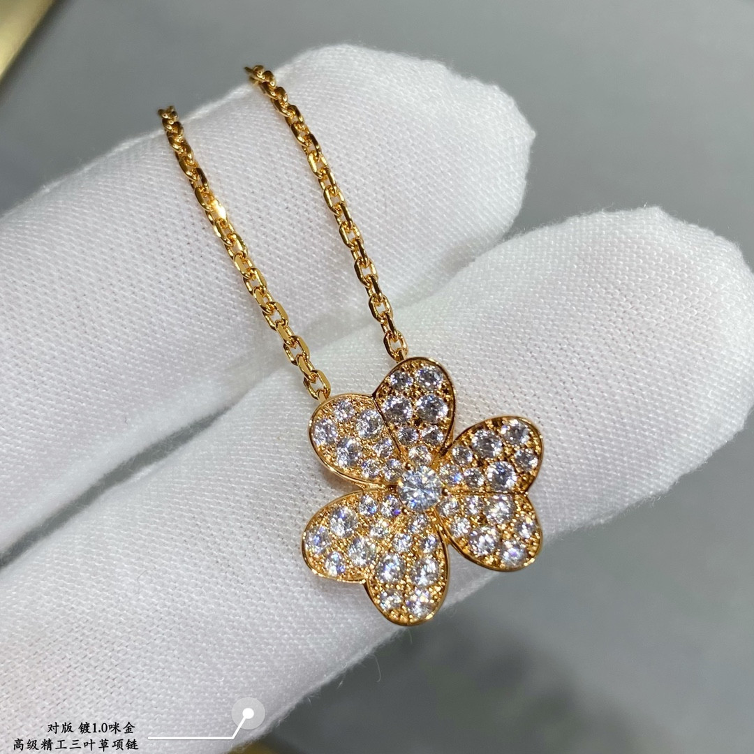 V*N CL*F & Arpels Full diamond clover Necklace