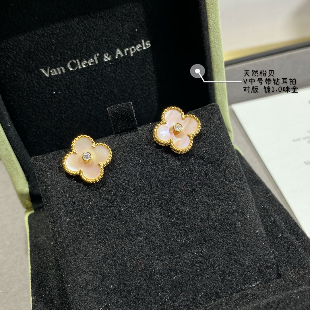 V*N CL*F & Arpels Natural pink shell with diamond four-leaf clover Earrings