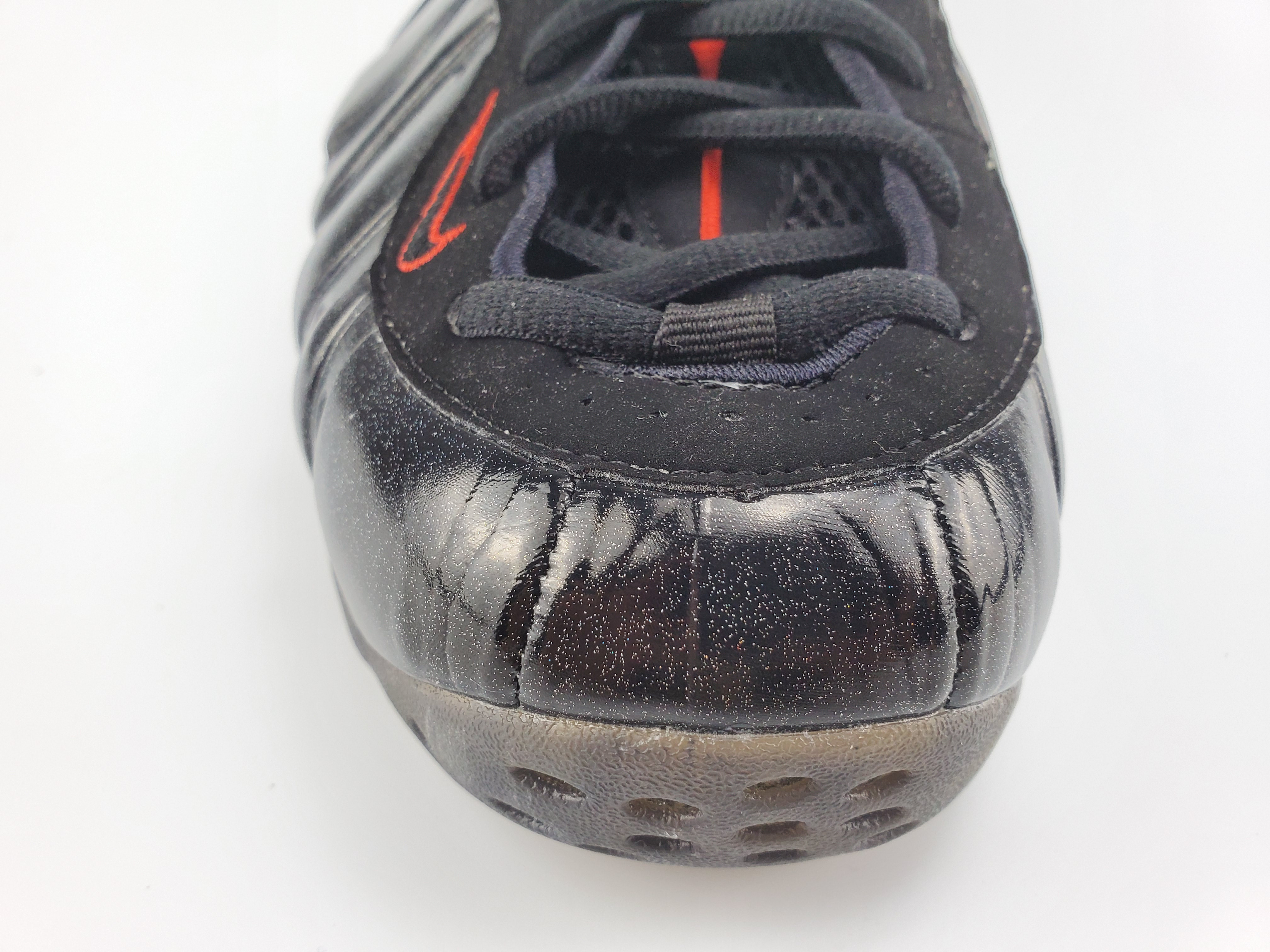 Nike Air Foamposite One “Black/Gold-Red”