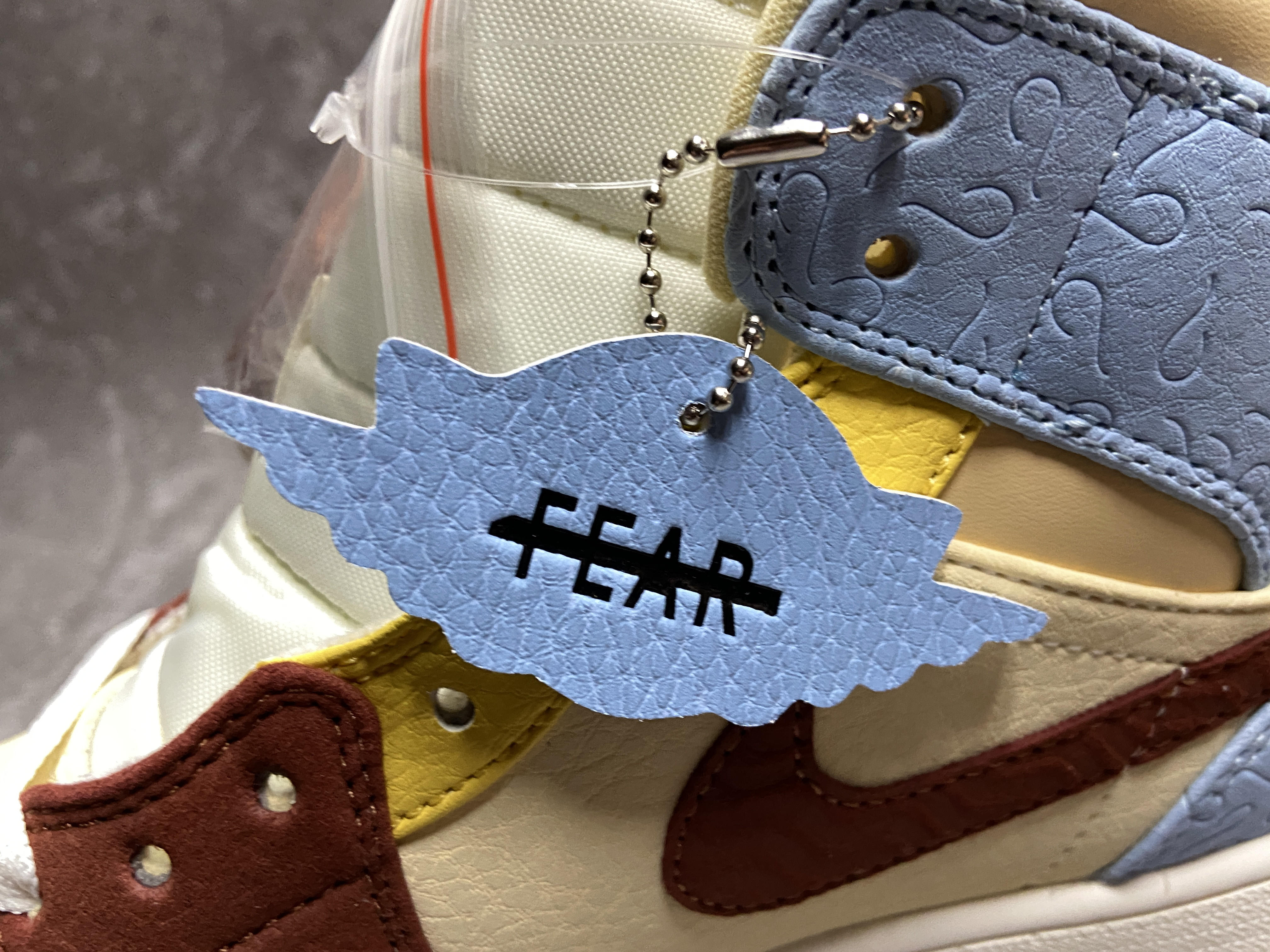 Air Jordan 1 Mid SE Fearless Maison Chateau Rouge