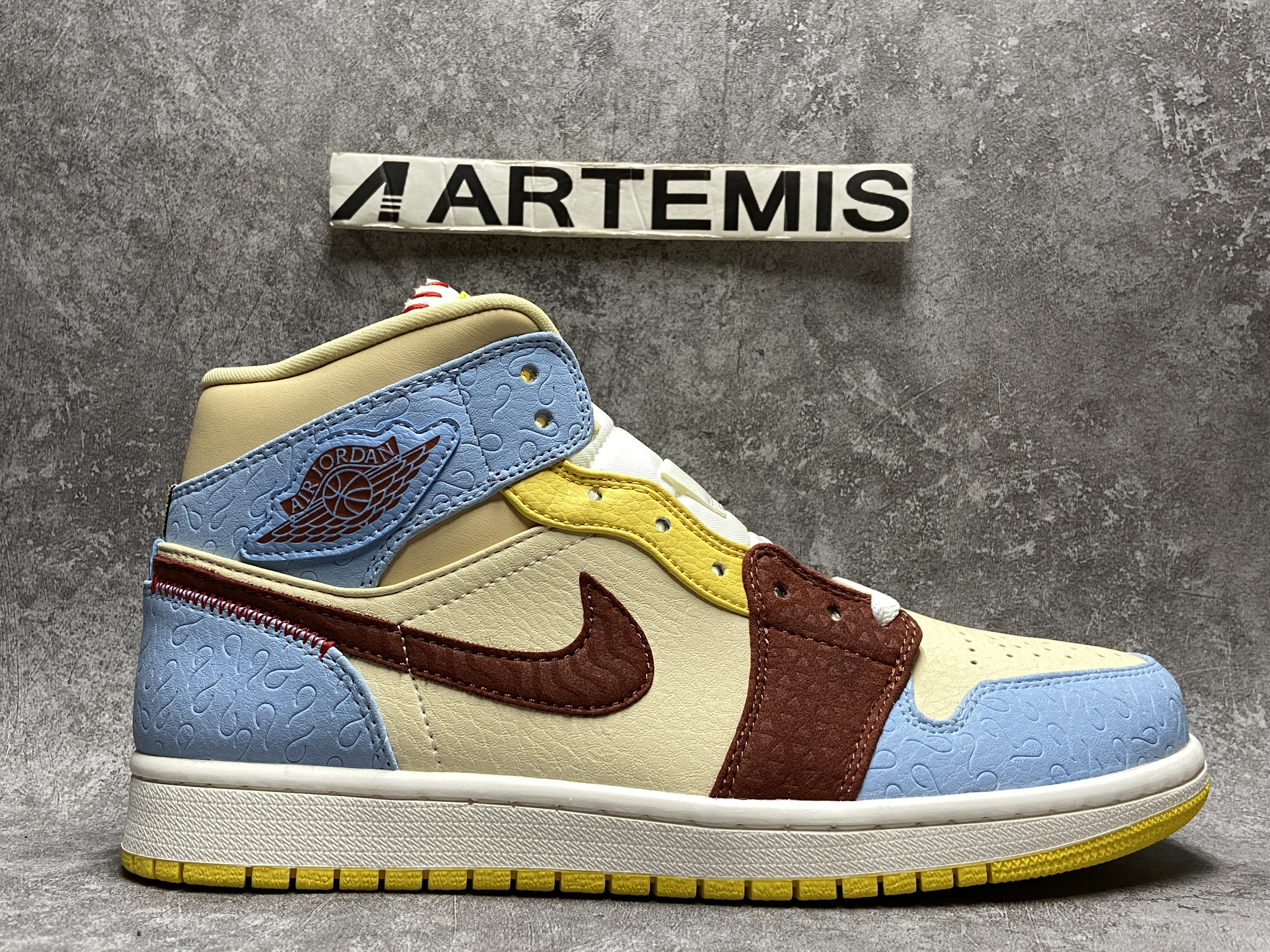 Air Jordan 1 Mid SE Fearless Maison Chateau Rouge