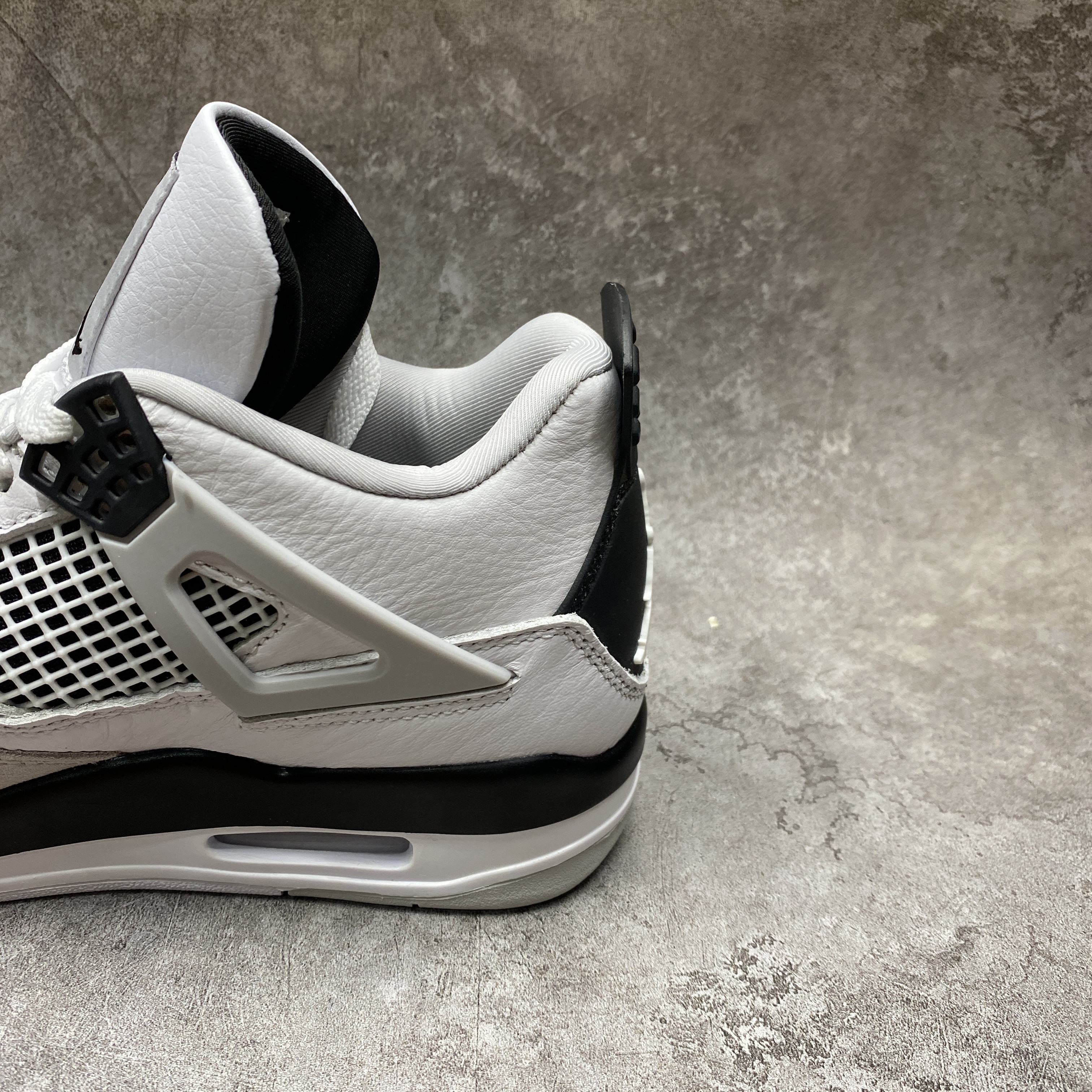 Air Jordan 4 Reto Military Black