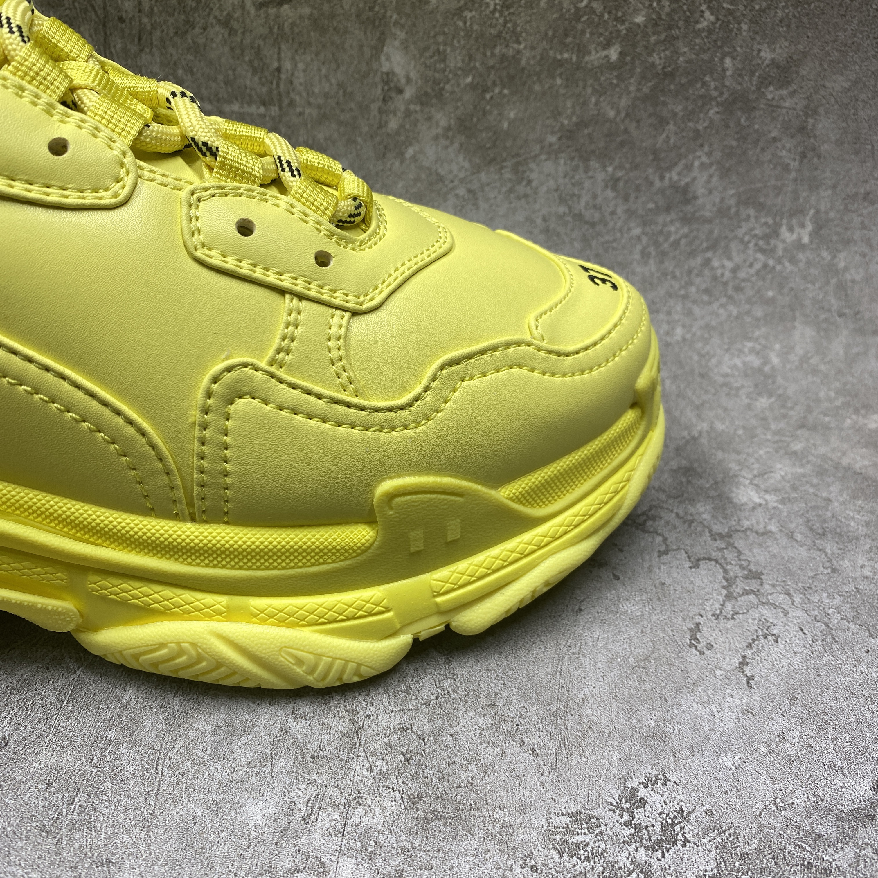 Balenciga Triple S Light Yellow