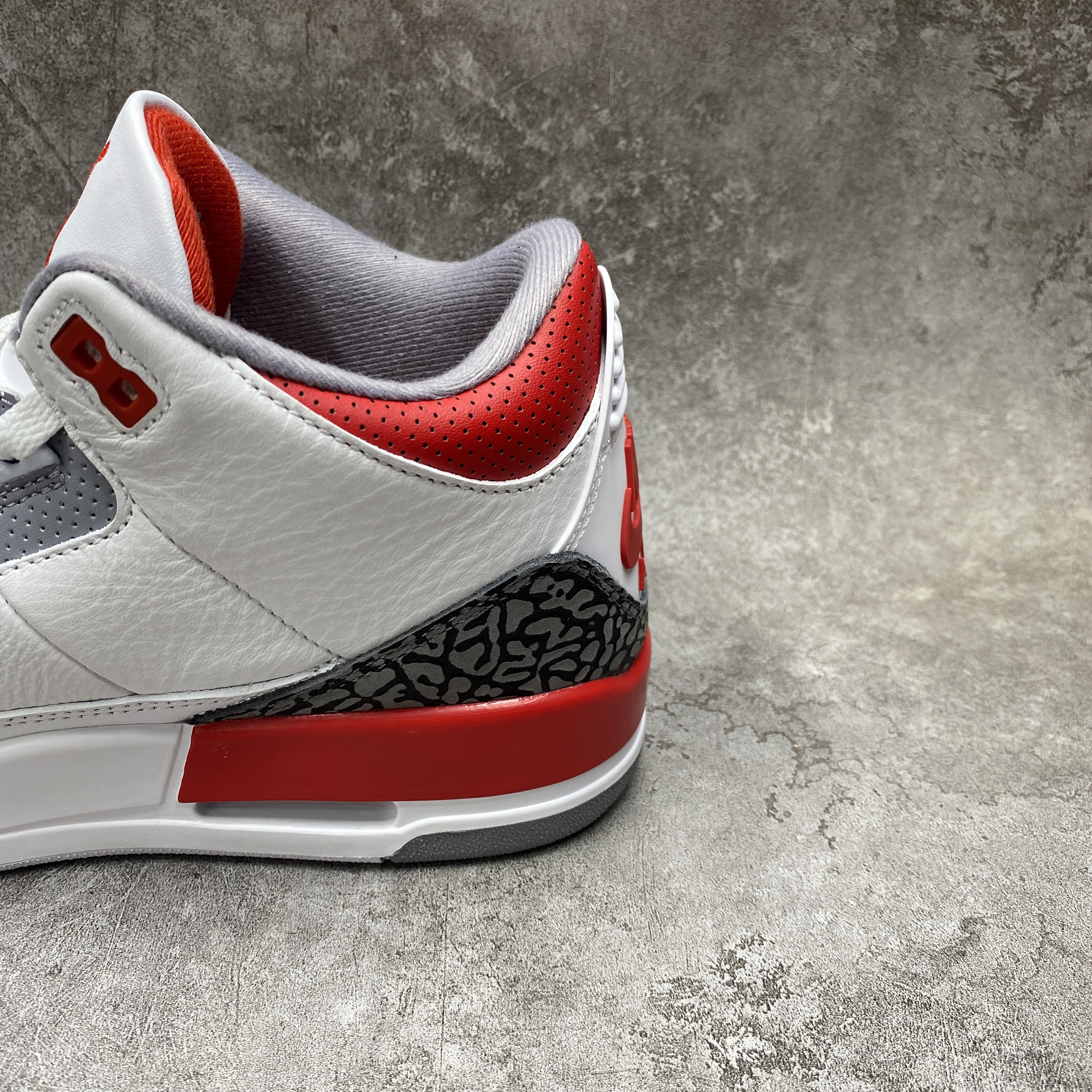 Air Jordan 3 OG “Fire Red” 2022