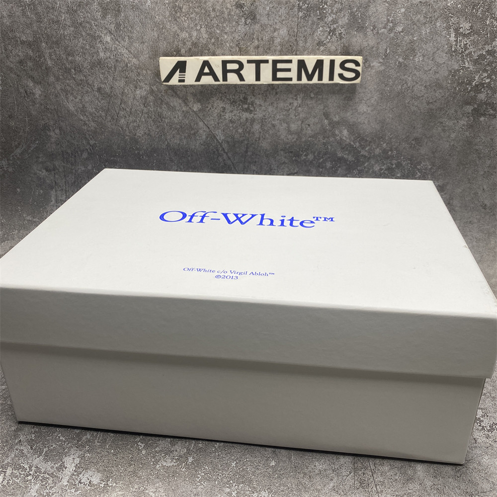 OFF-WHITE OUT OF OFFICE