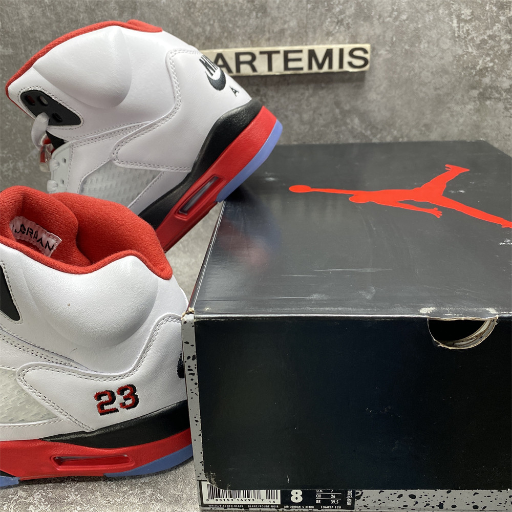 AIR JORDAN 5 RETRO