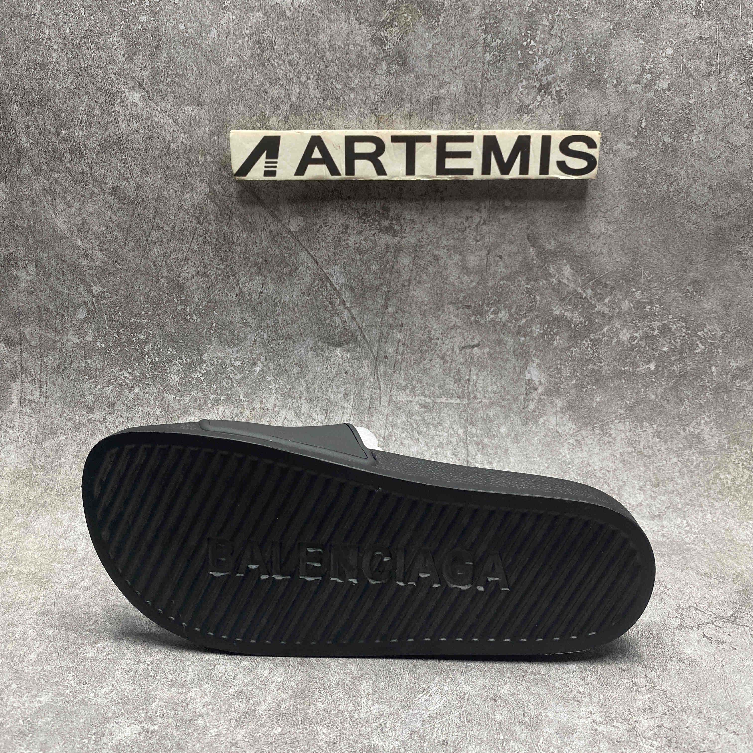 Ba*len*cia*ga Pool Slide Black White