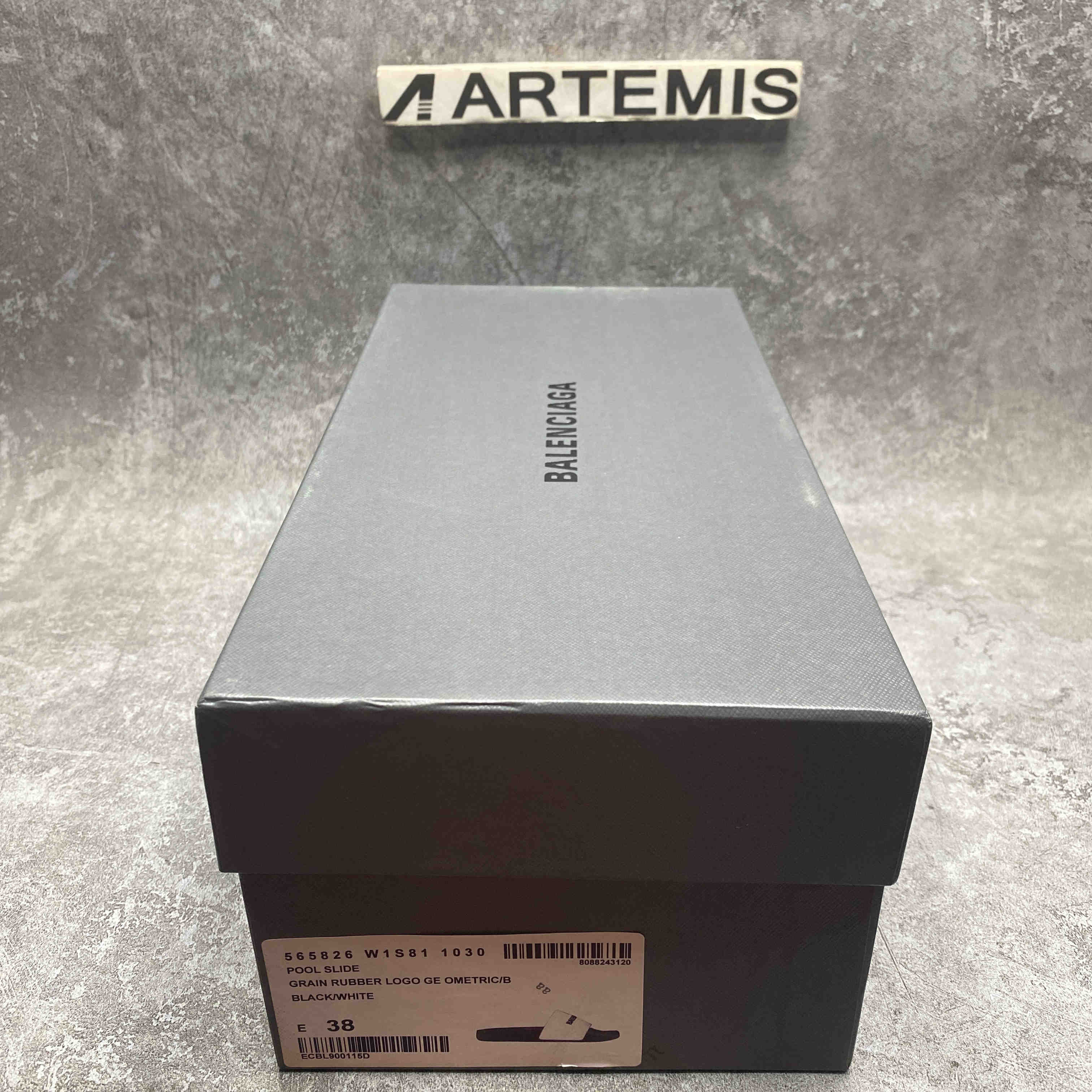 Ba*len*cia*ga Pool Slides Logo White Black