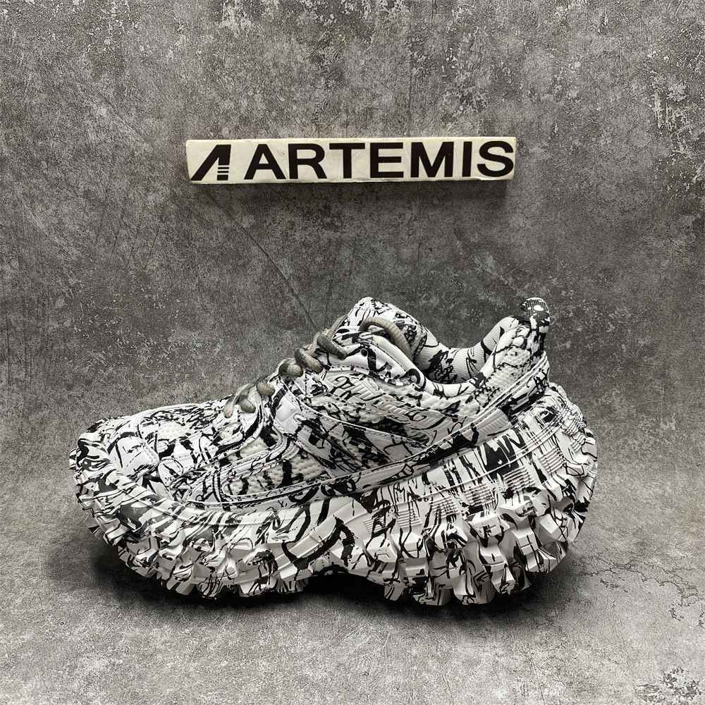 UA Ba*len*cia*ga Defender Graffiti