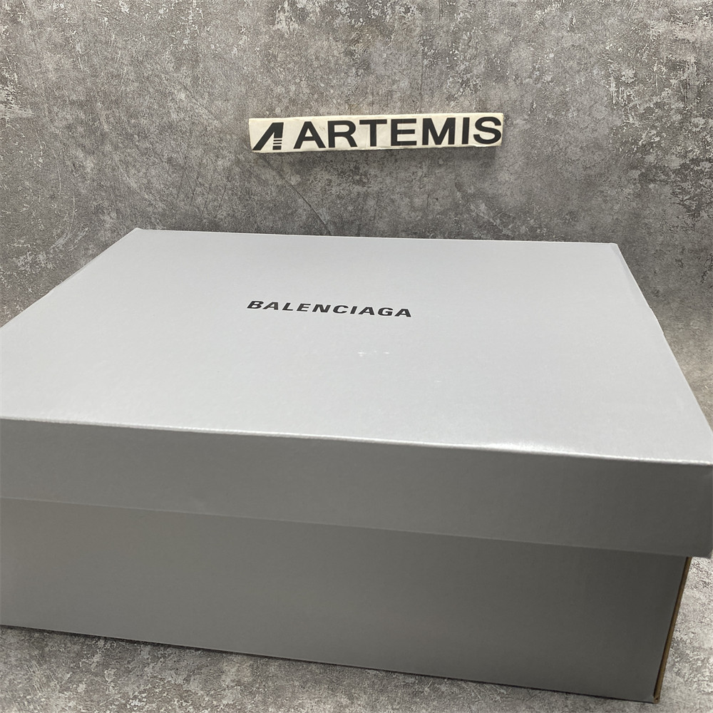 UA Ba*len*cia*ga Track White Glow