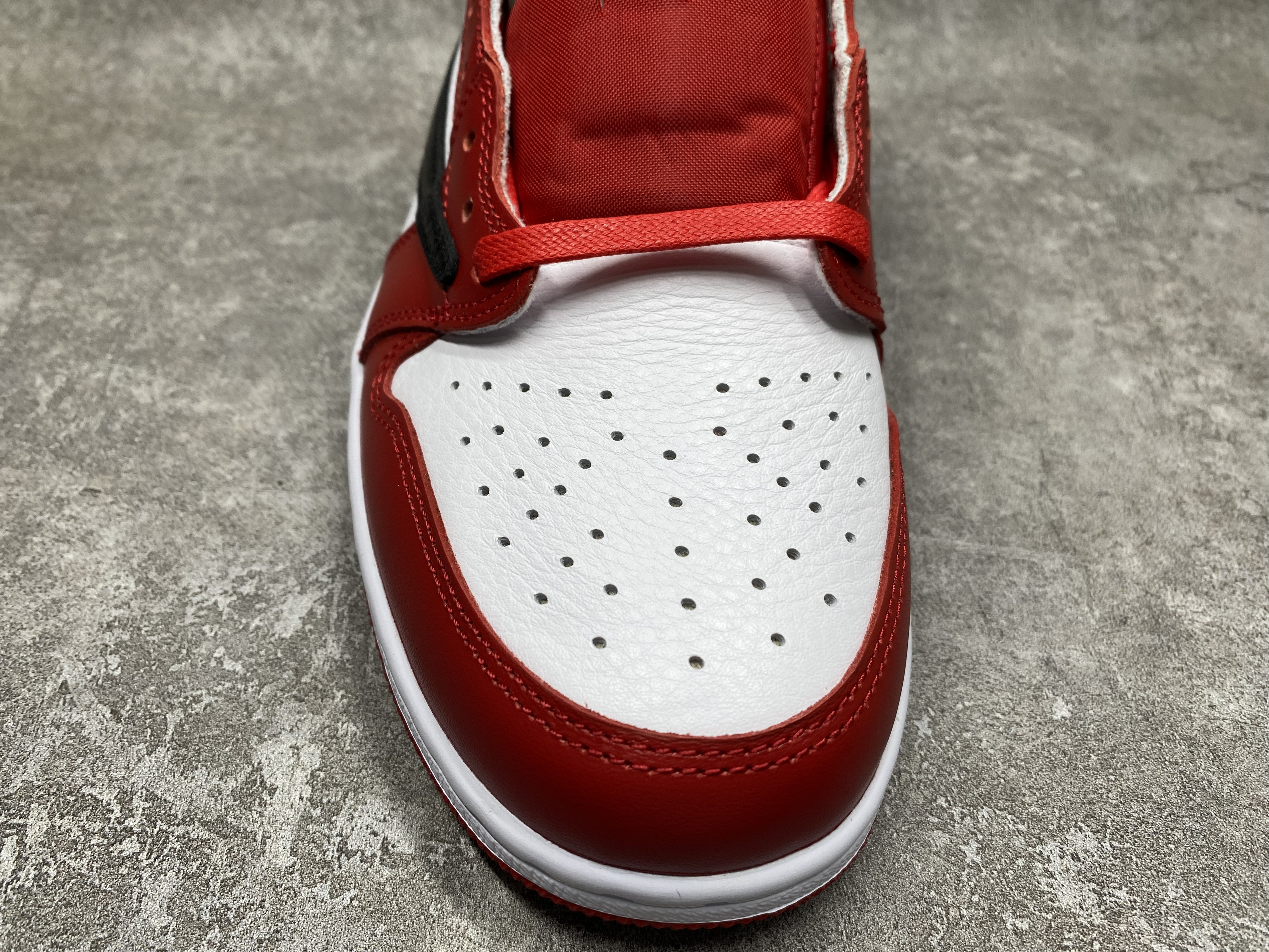 UA TRAVIS SCOTT X AIR JORDAN 1 LOW OG RED