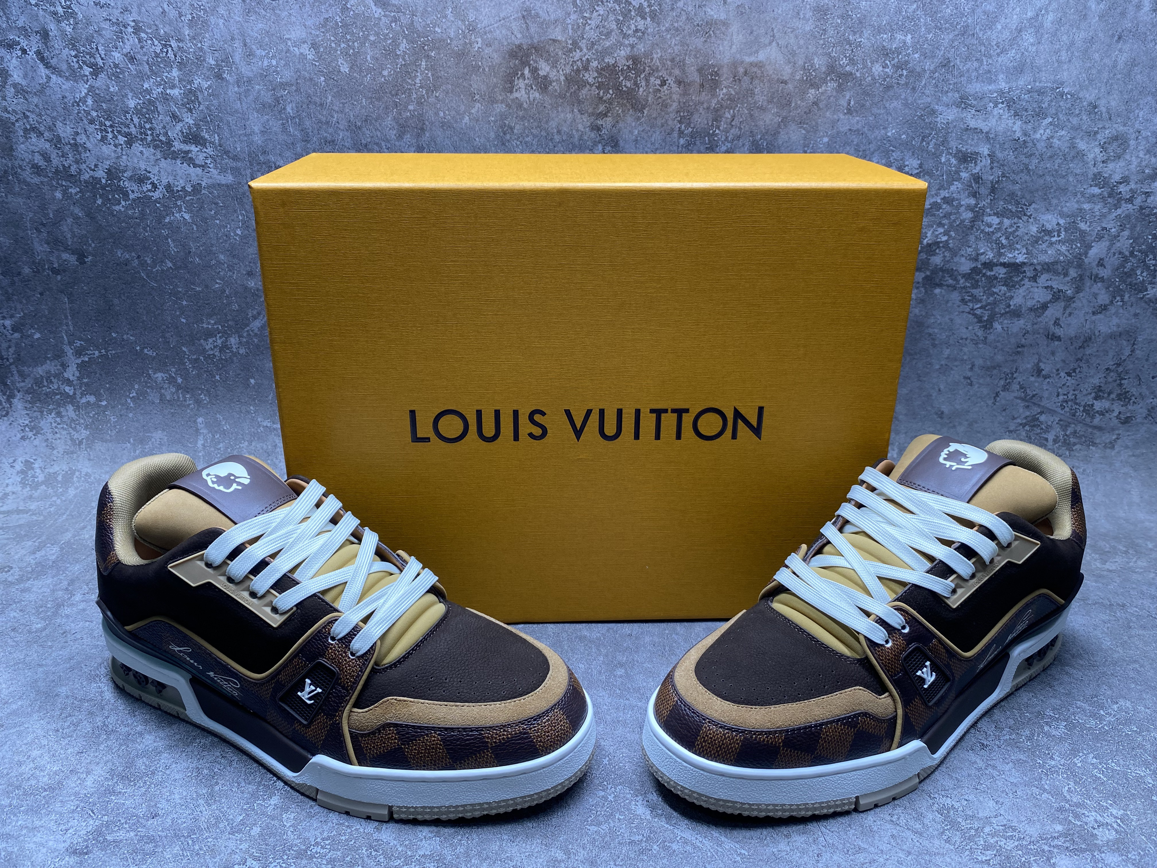 UA LV trainer Sneakers