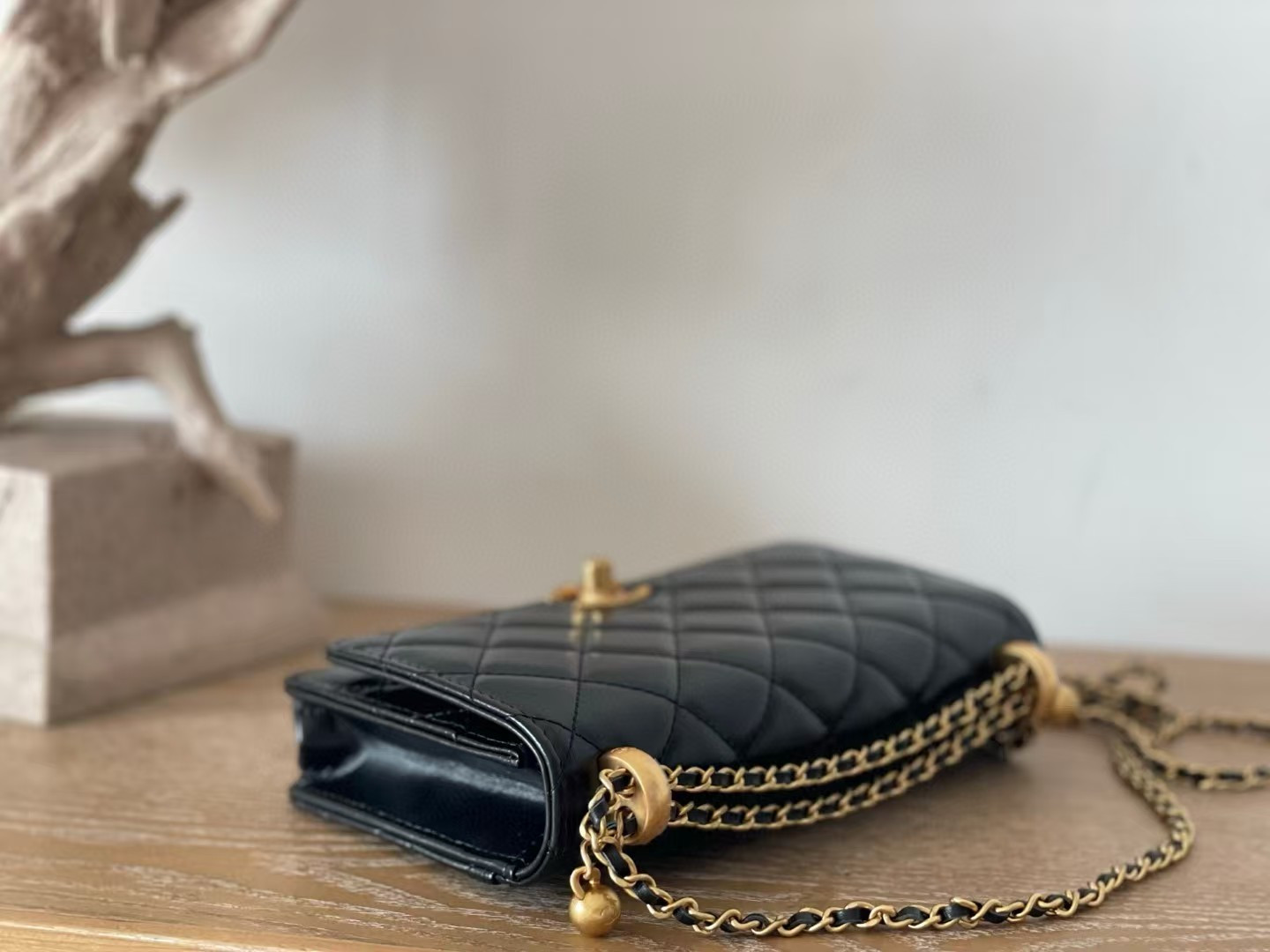 Ch*el Wallet on Chain AP2289 12x19x3.5cm