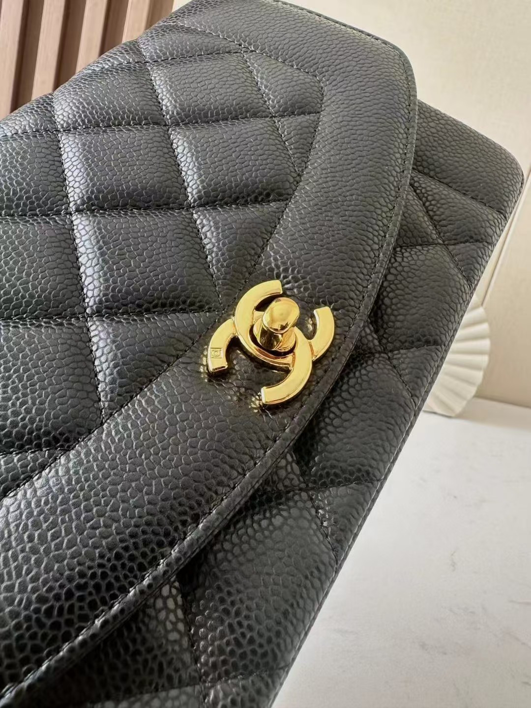 Ch*el Small Diana Flap Bag Caviar Gold Hardware 22.5x14x7cm