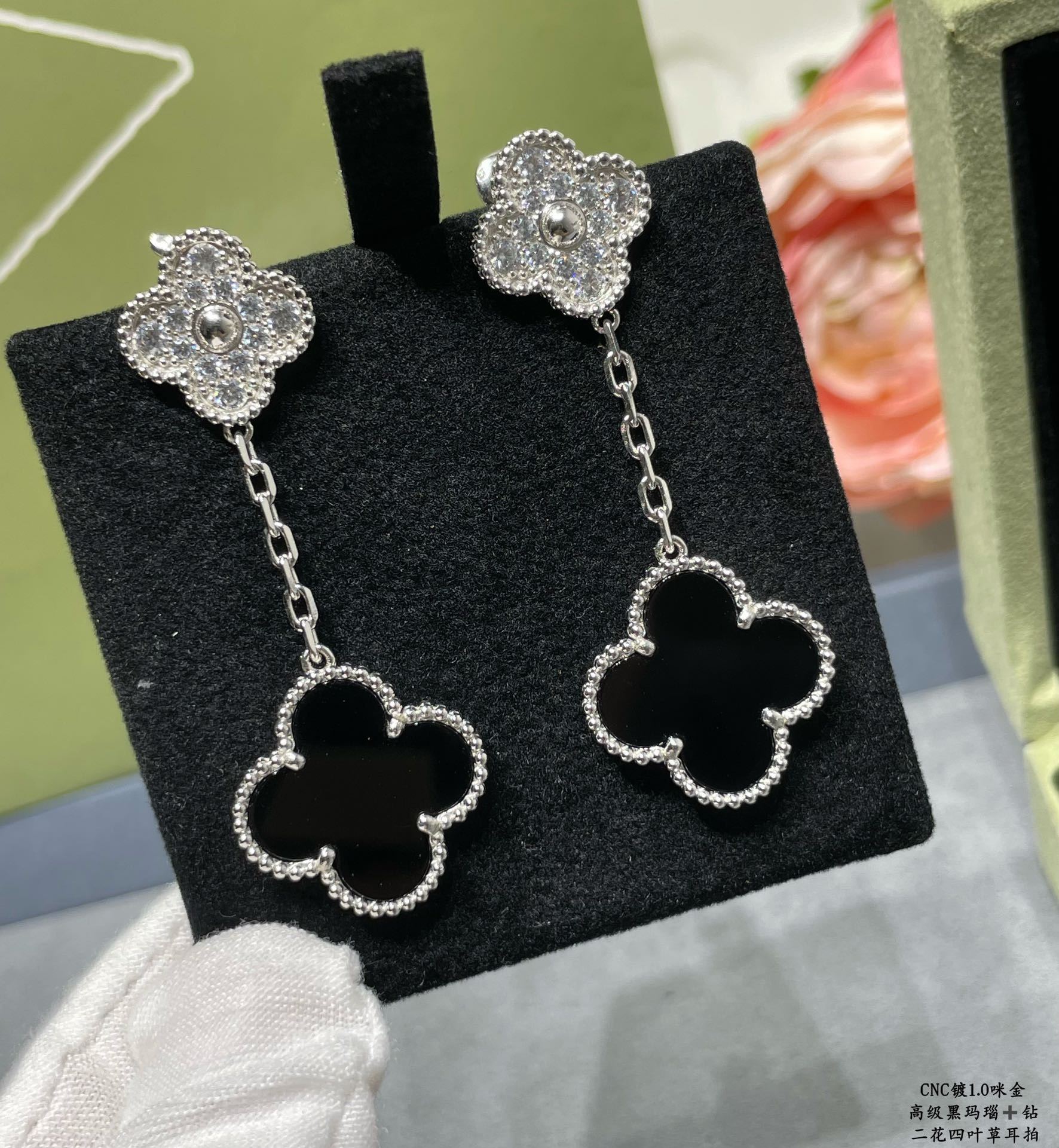 V*N CL*F & Arpels High-grade black agate with diamond two-flower four-leaf clover Earrings