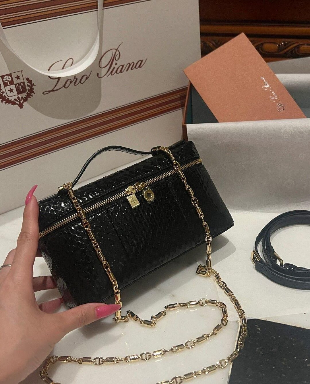 L**o p*ana Extra Pocket L19 Bag 11x19x6.5cm