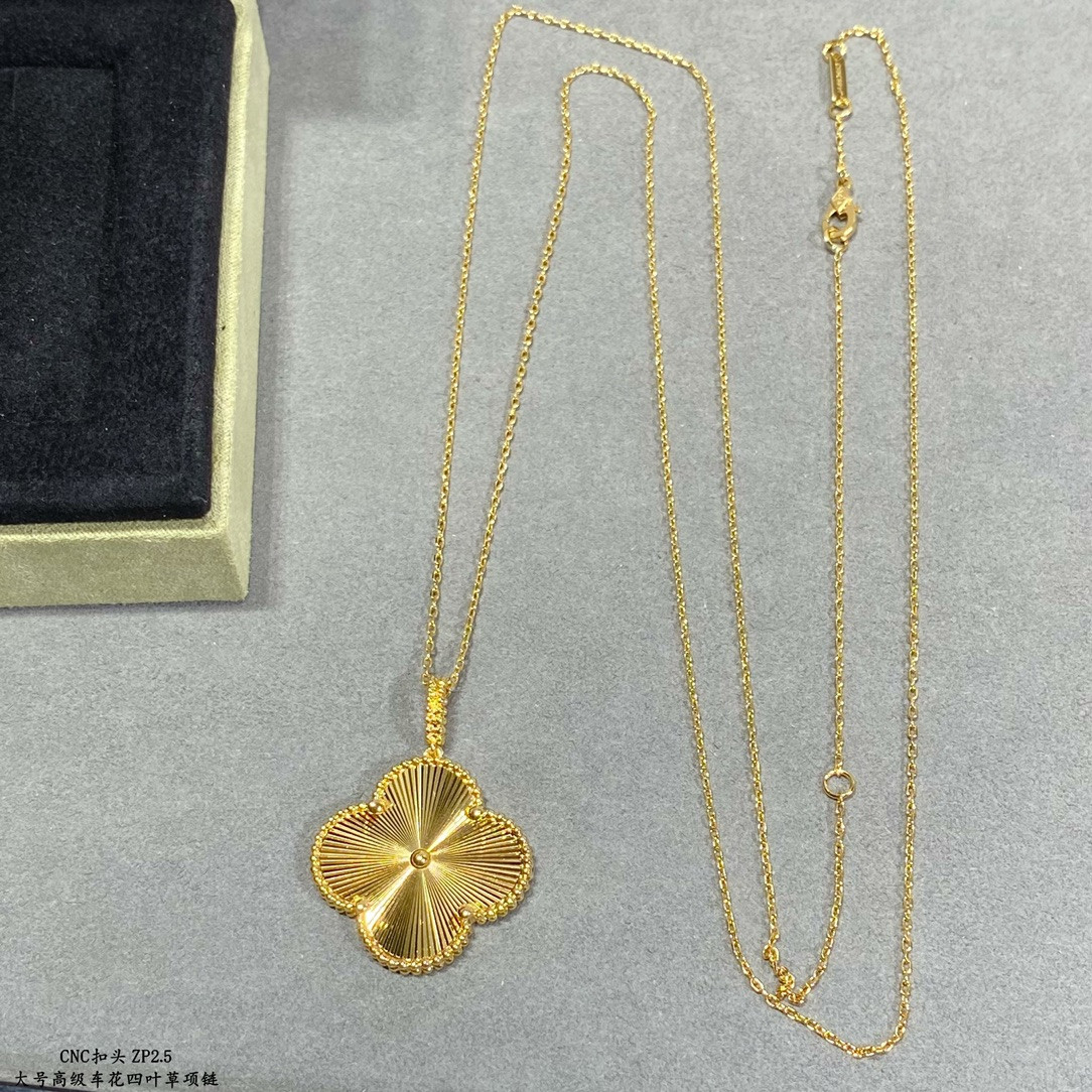 V*N CL*F & Arpels Large Four Leaf Clover Necklace Diameter approx 2.5cm,Chain length approx 80cm