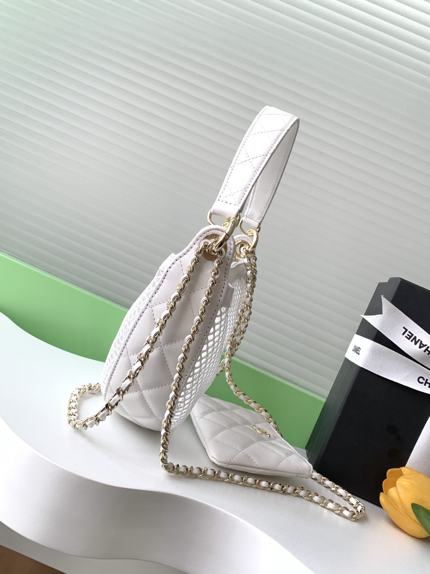 Ch*el Clutch With Chain Mesh Shiny Lambskin Gold Tone AP4573 15x22x6cm