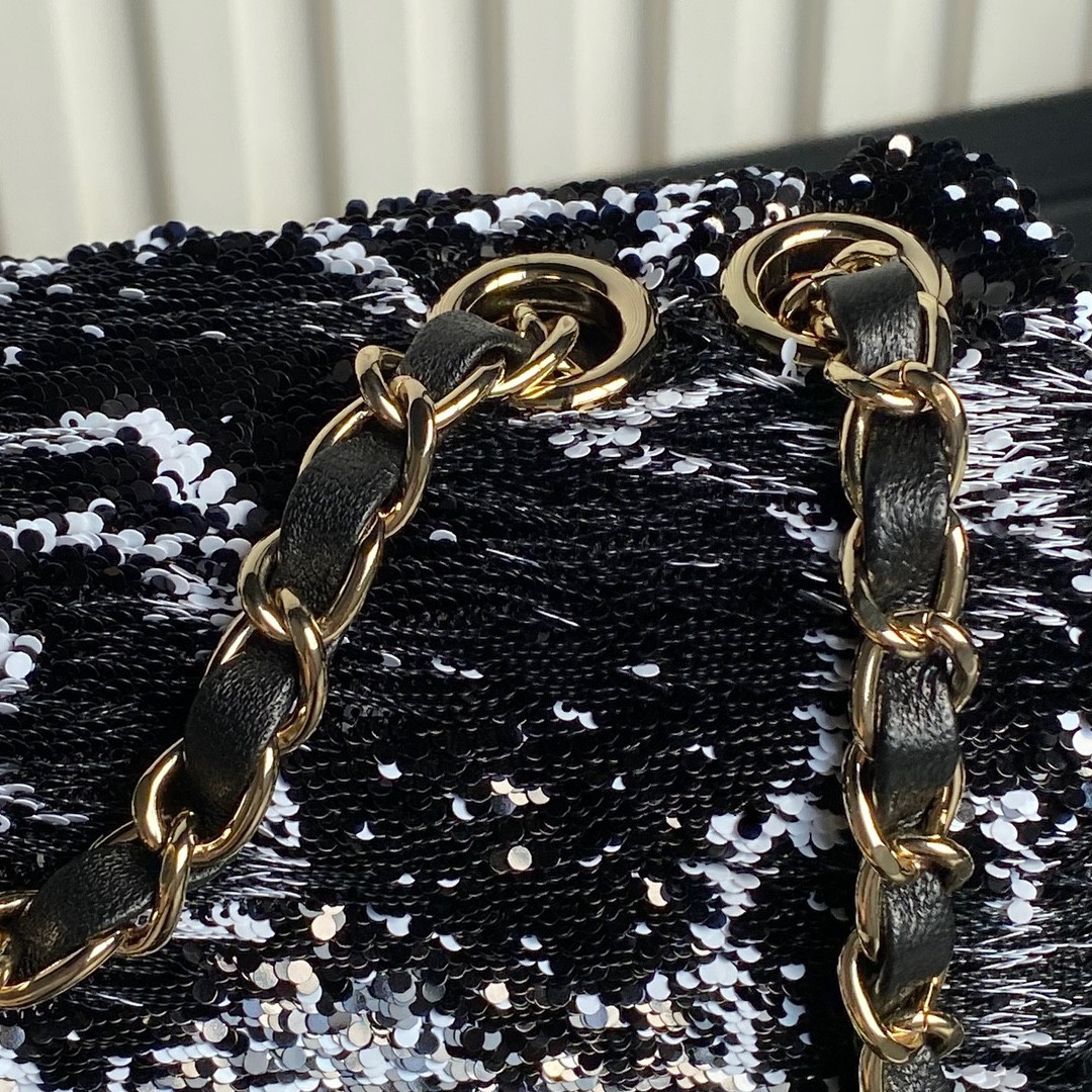 Ch*el Flap Bag 14 × 21 × 8 cm