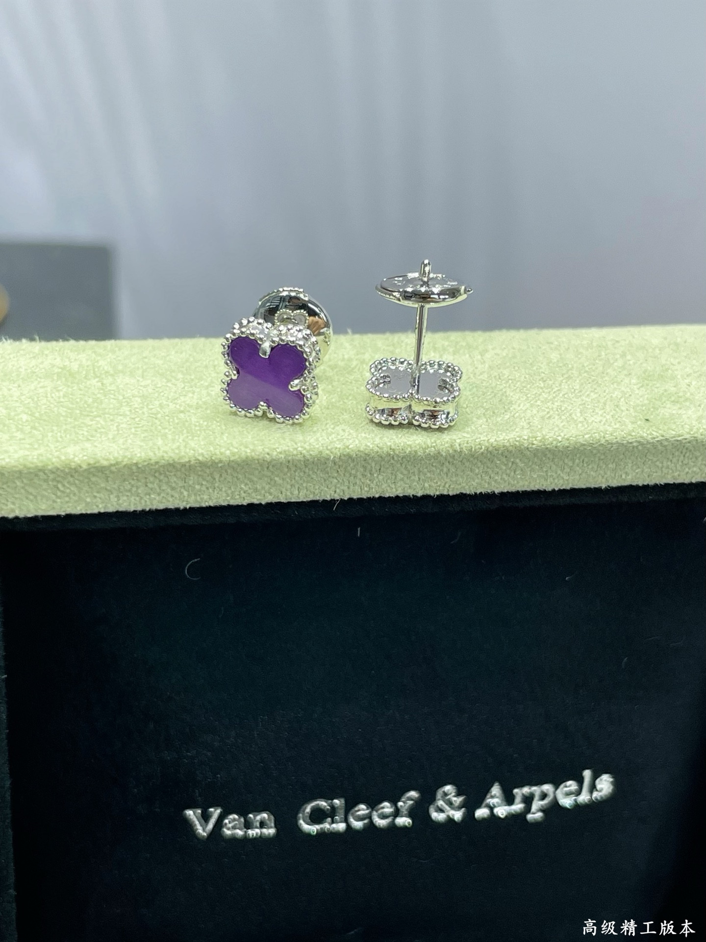V*N CL*F & Arpels Mini Violet Four-Leaf Clover Earrings