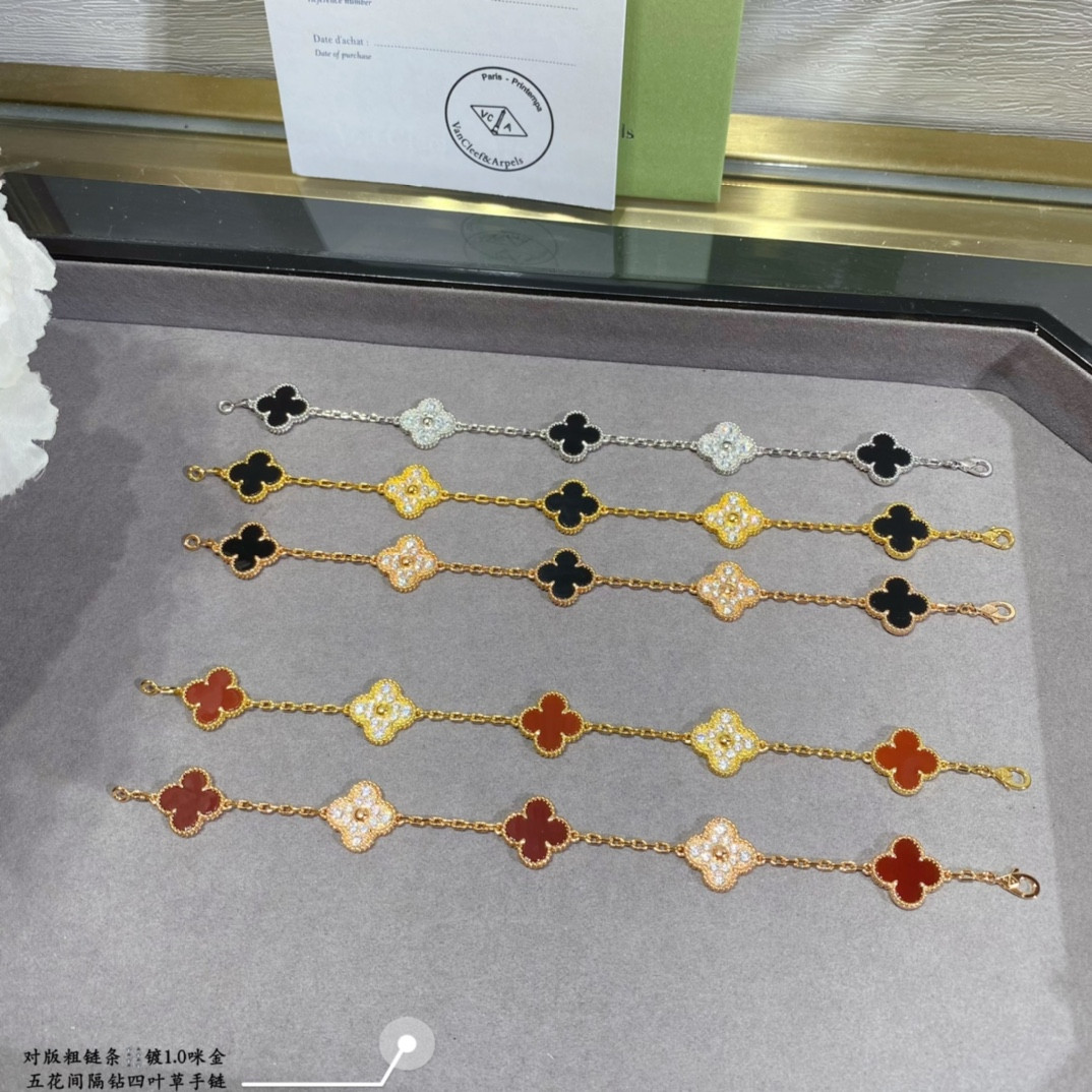 V*N CL*F & Arpels interval diamond five-flower four-leaf clover Bracelet