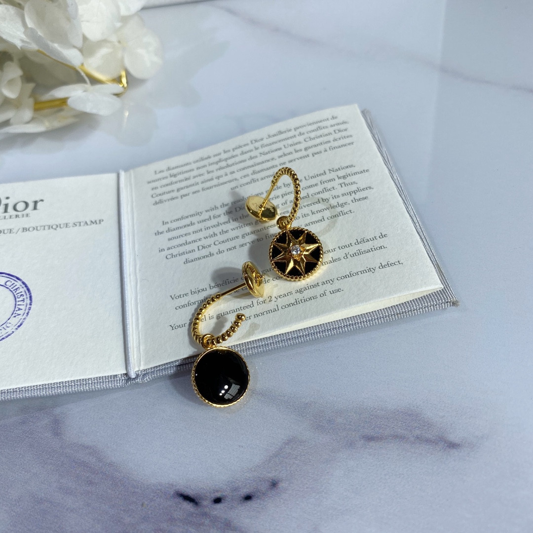 D*0r Eight-pointed star Stud Earrings