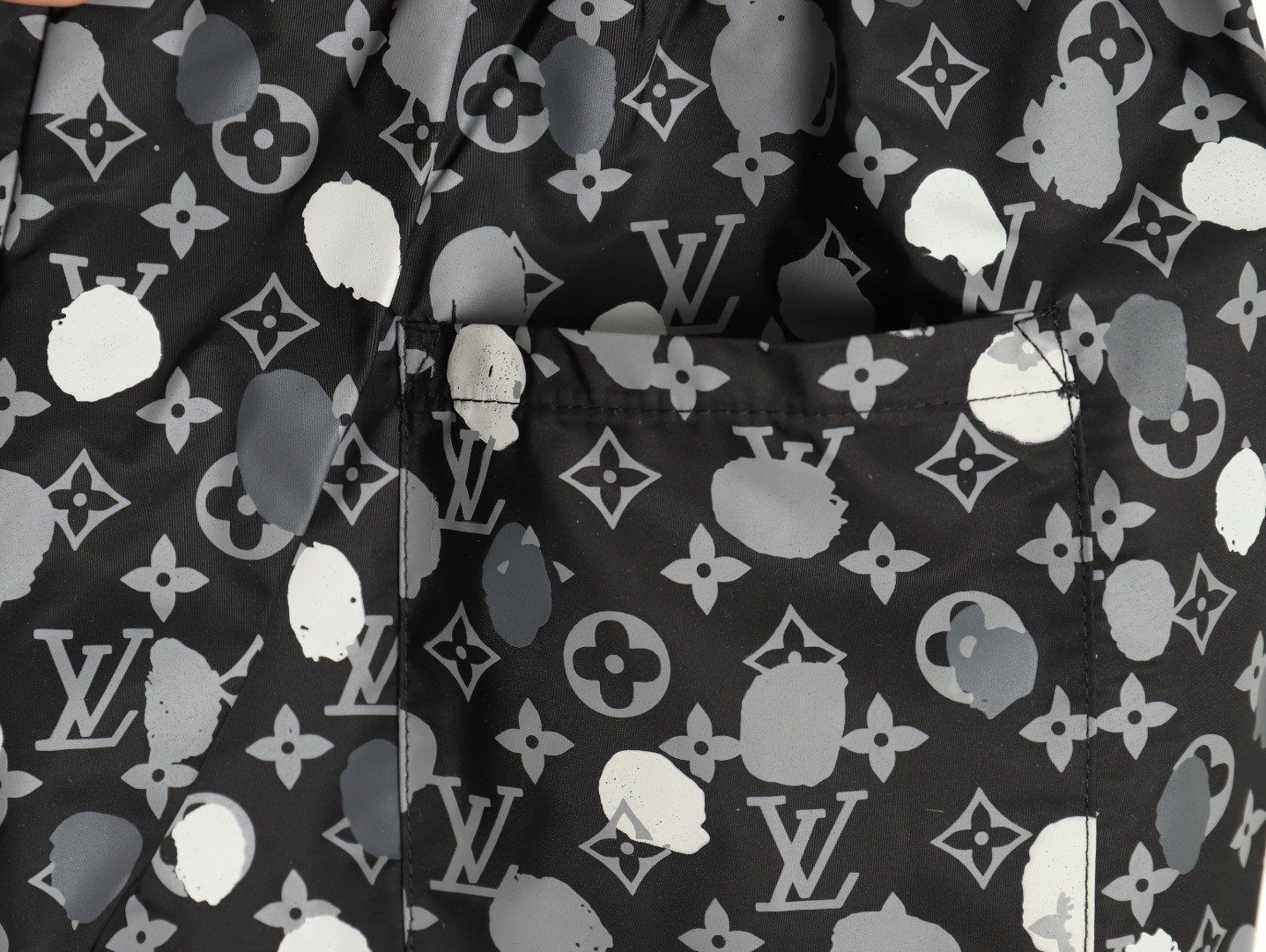 L0*is V*t0n LV 25SS shorts