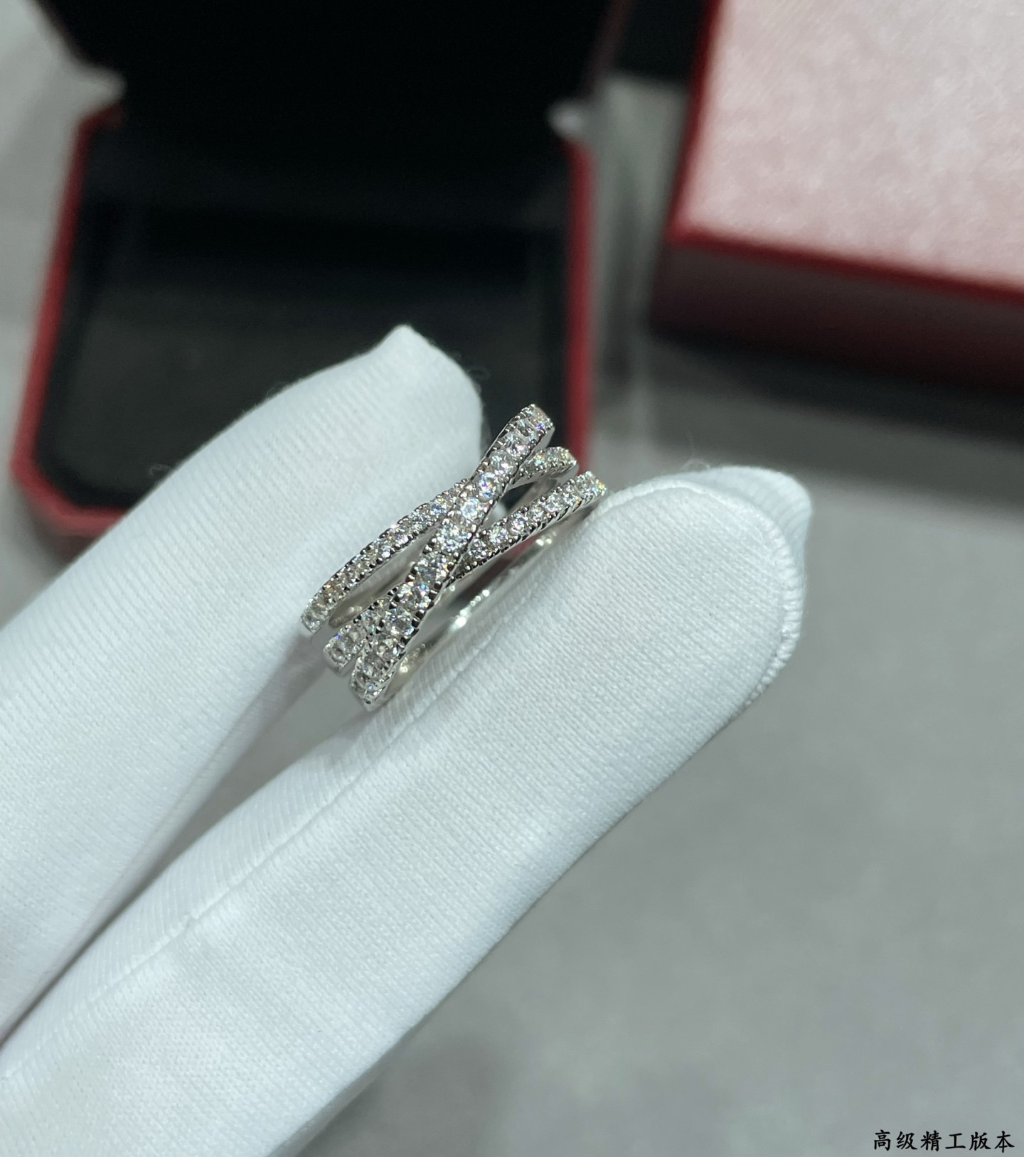 Ca*t*er Three-ring rivet diamond ring