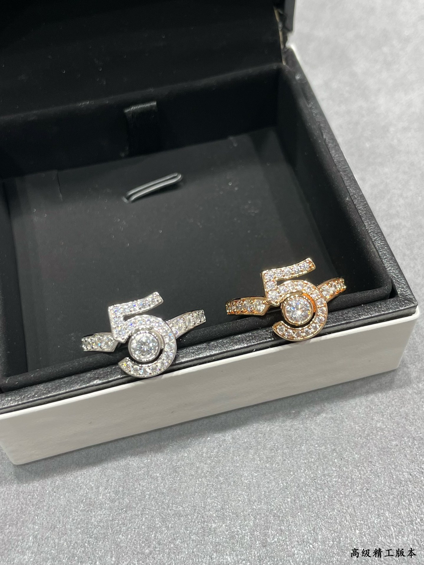 Ch*el 5-word full diamond Ring