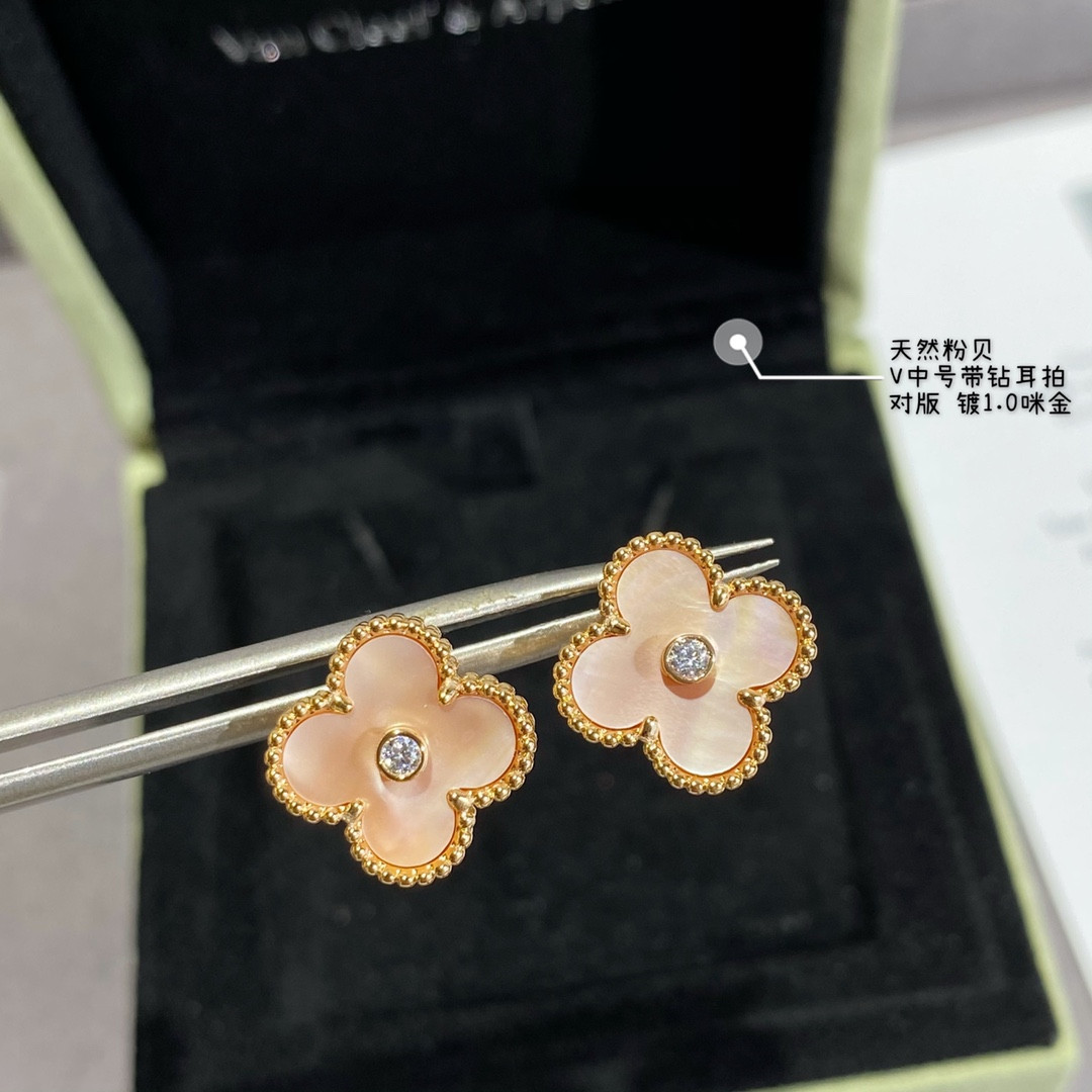 V*N CL*F & Arpels Natural pink shell with diamond four-leaf clover Earrings