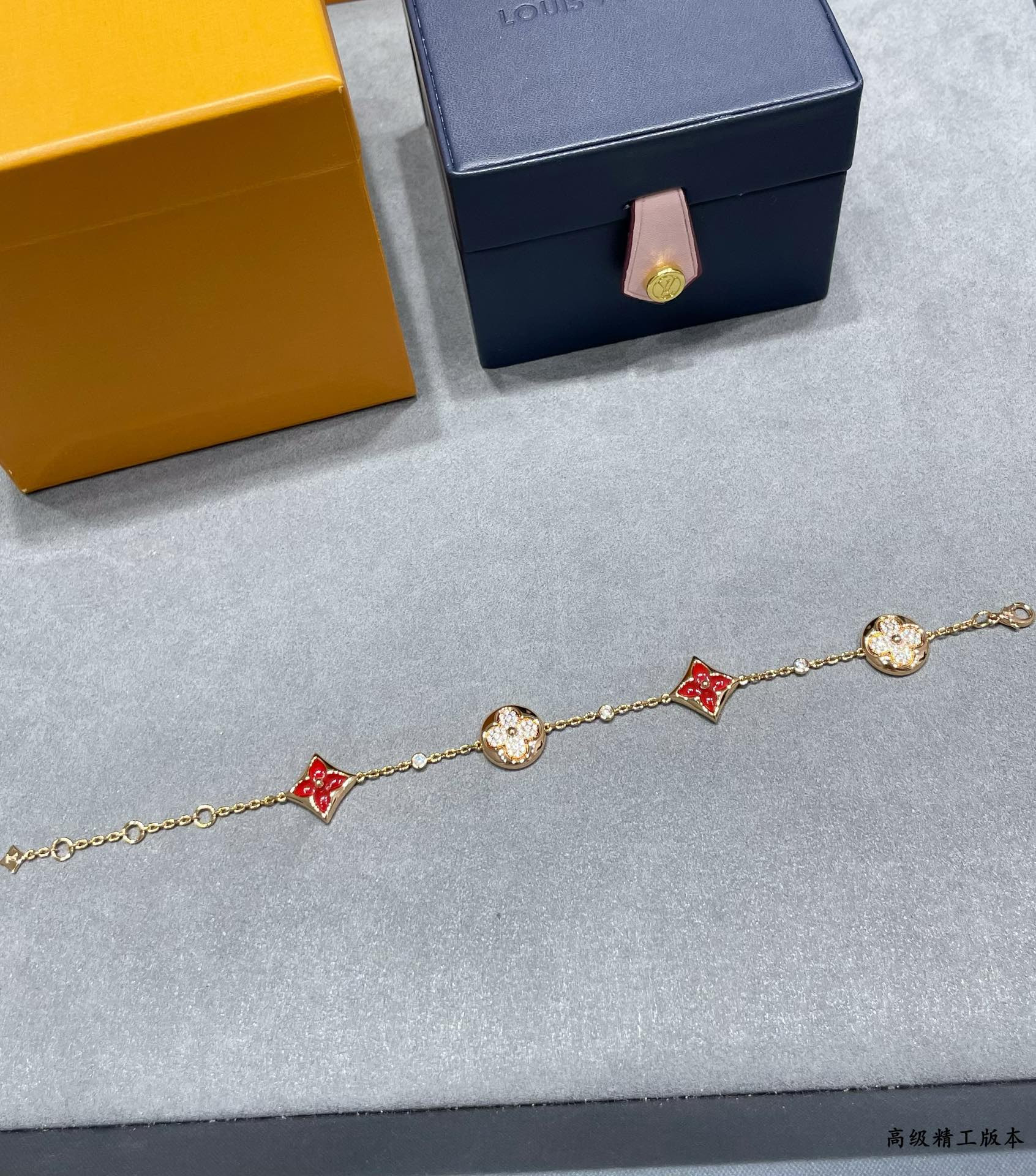 L0*is Vuitto Large with Red Agate and Diamonds Four-Flower Bracelet