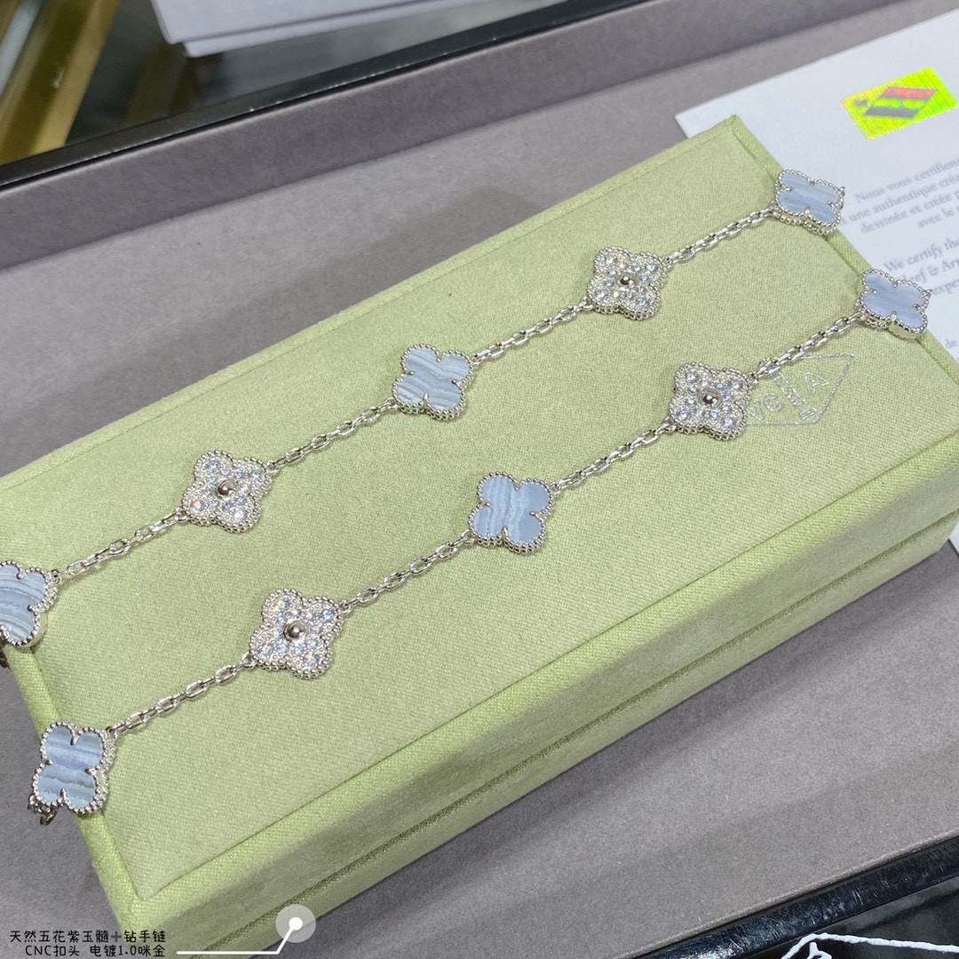 V*N CL*F & Arpels Natural purple chalcedony interval diamond five-flower four-leaf clover Bracelet
