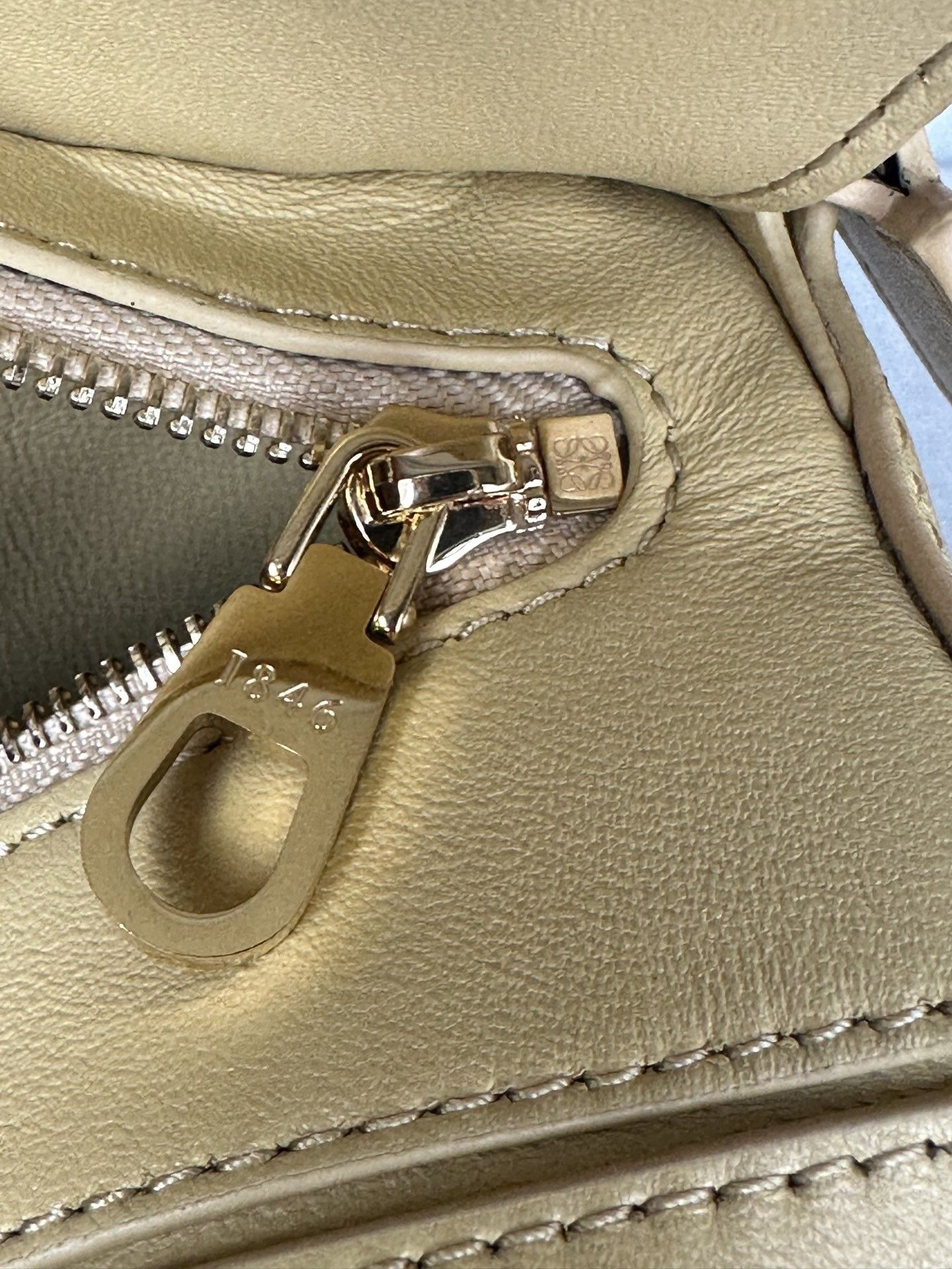 L0ew* Mini Featherlight Puzzle Bag Nappa Lambskin 18x12.5x8cm