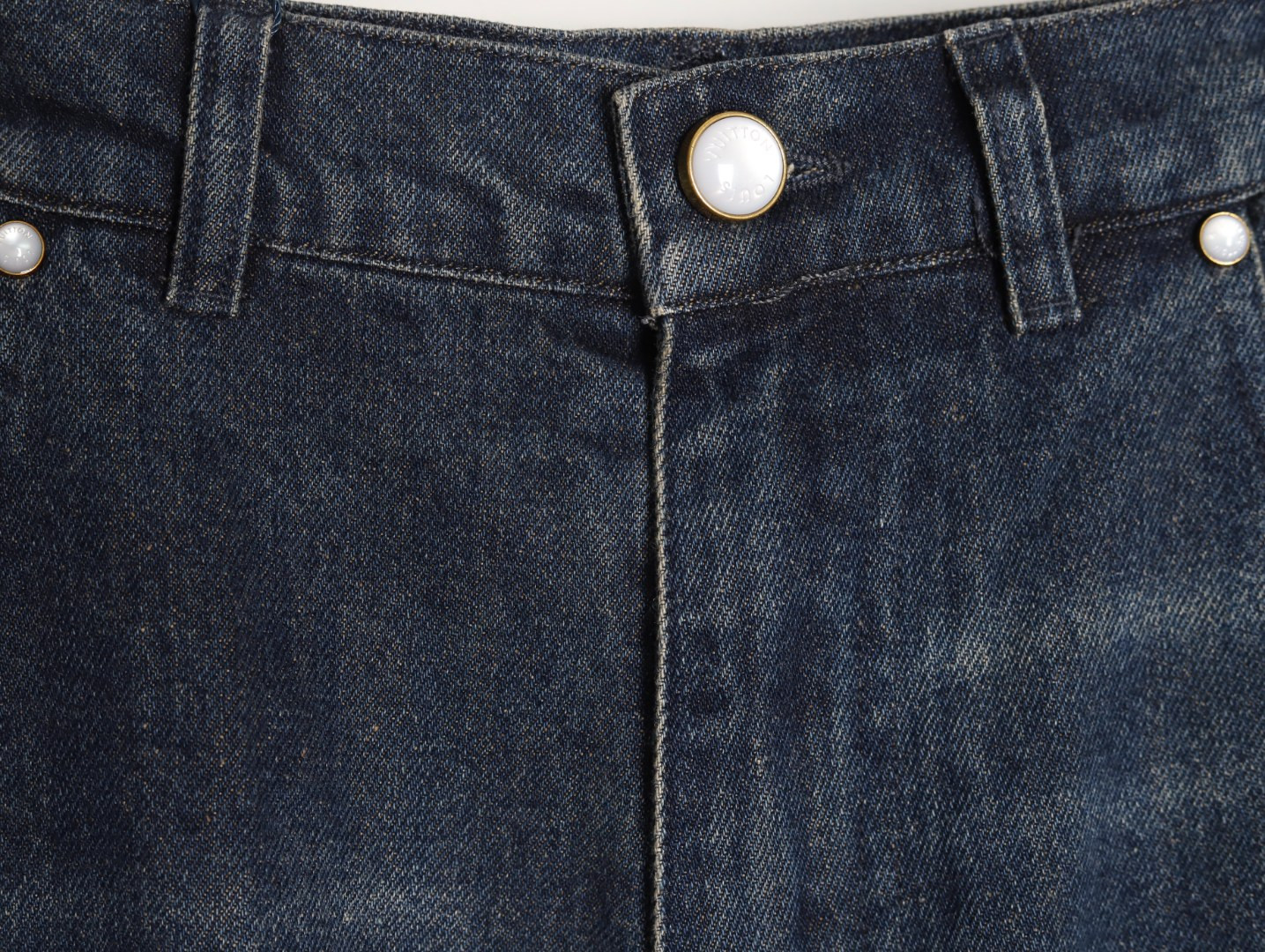 L0*is V*t0n LV shorts