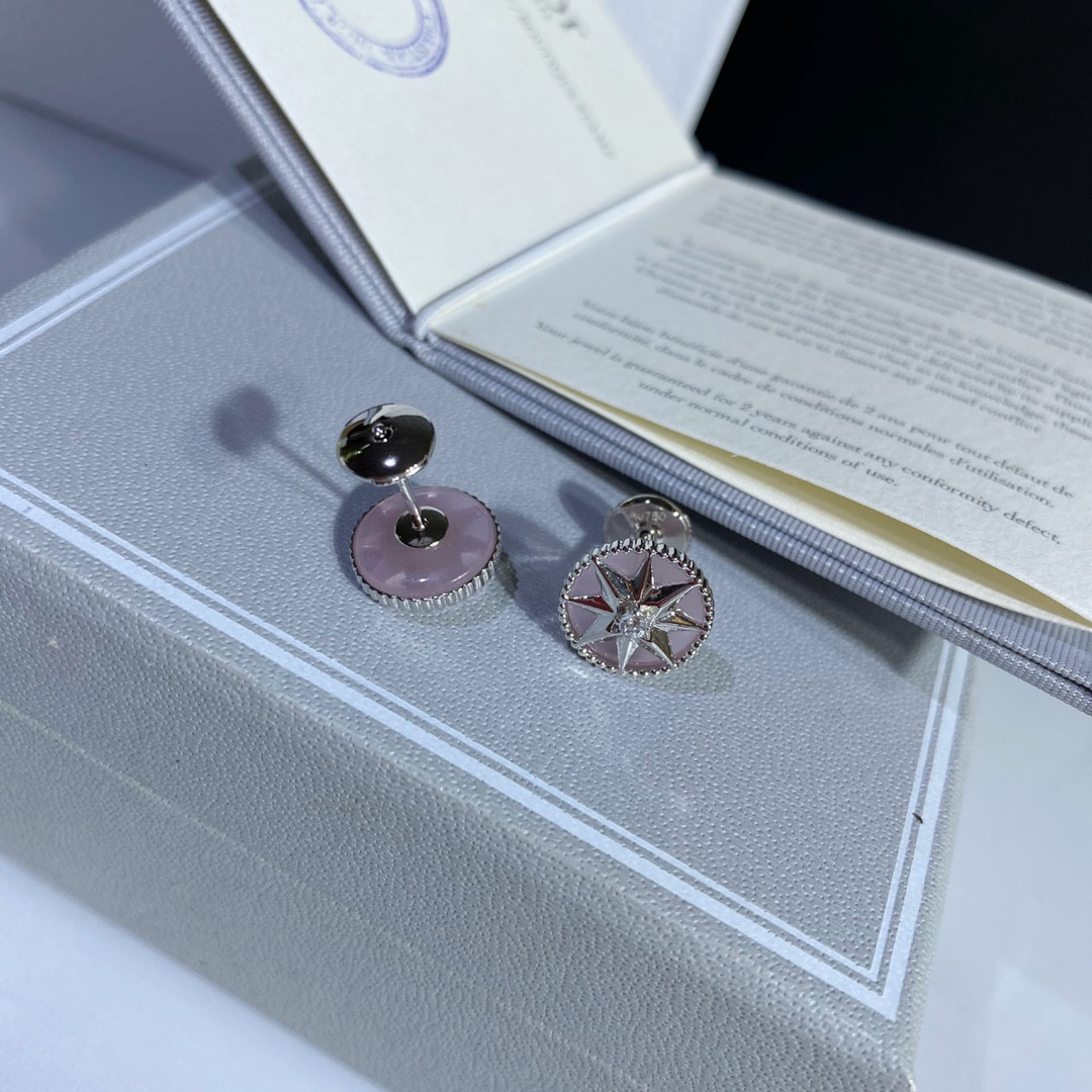 D*0r compass Stud Earrings