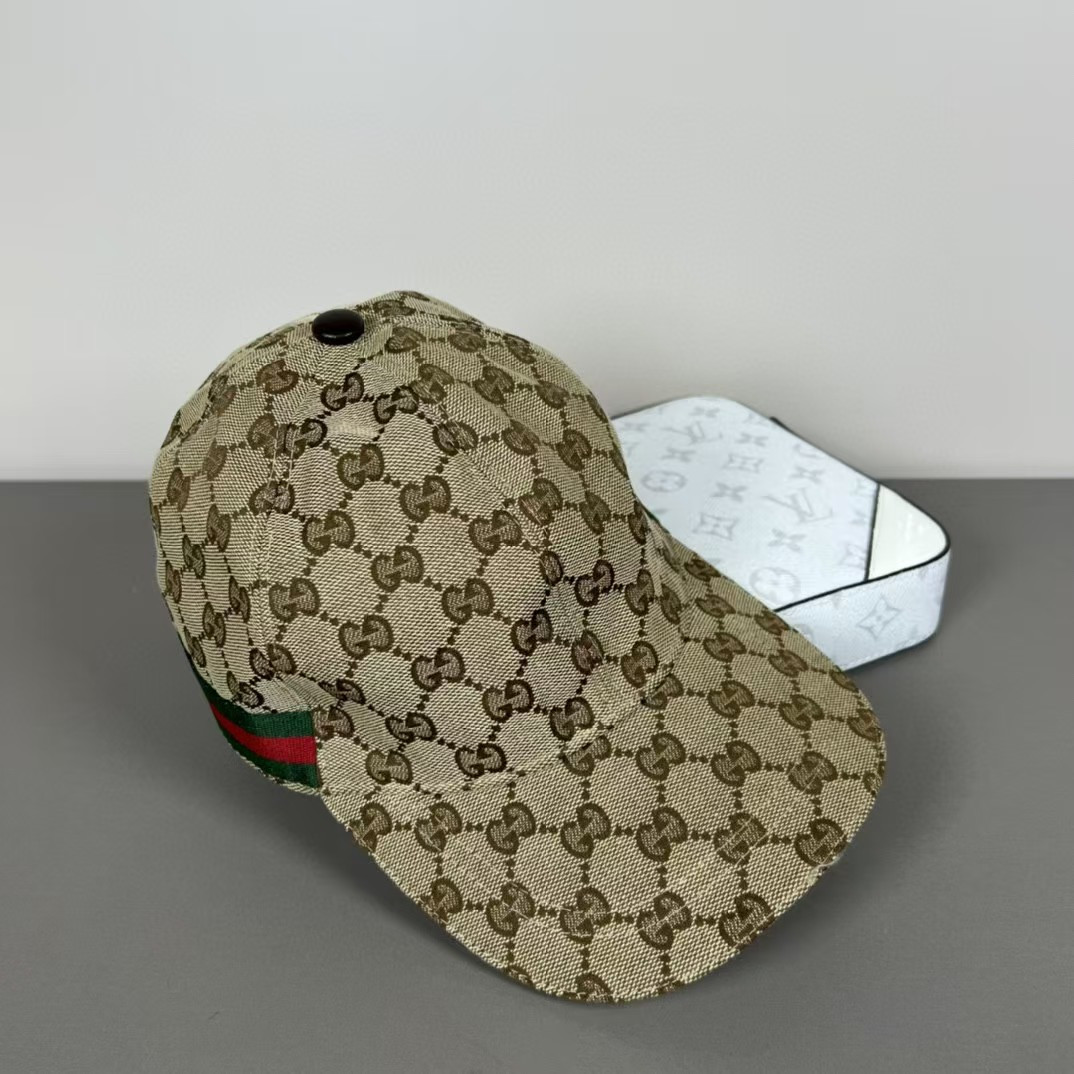 G*u*i GG canvas baseball hat with Web